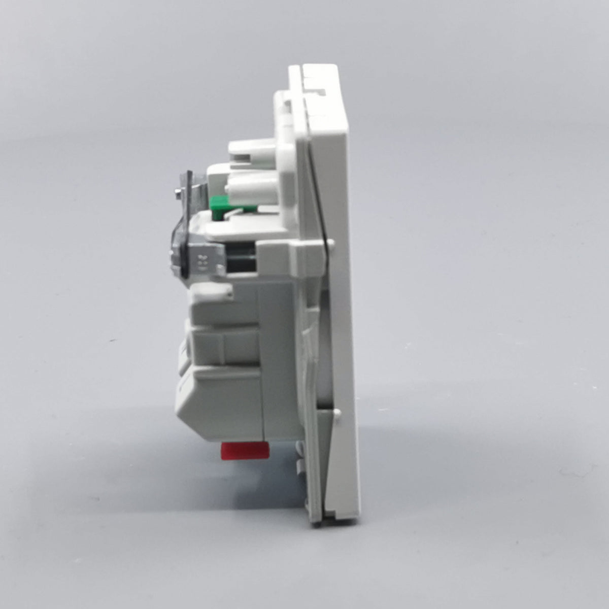 Fuga stikkontakt med jord 1½ modul 2-pol - hvid (360° frame 19)