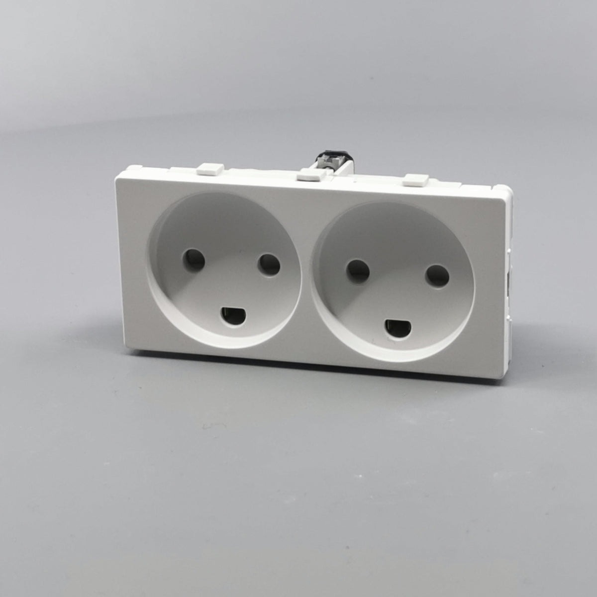 Fuga stikkontakt med jord 2 modul 2-pol - hvid (360° frame 2)