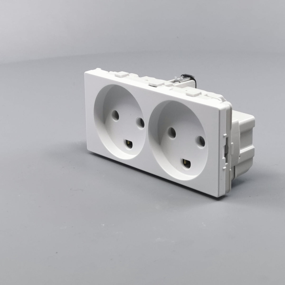 Fuga stikkontakt med jord 2 modul 2-pol - hvid (360° frame 4)
