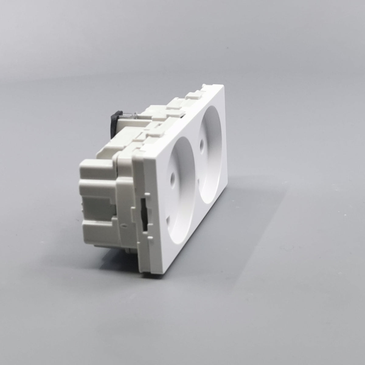 Fuga stikkontakt med jord 2 modul 2-pol - hvid (360° frame 20)