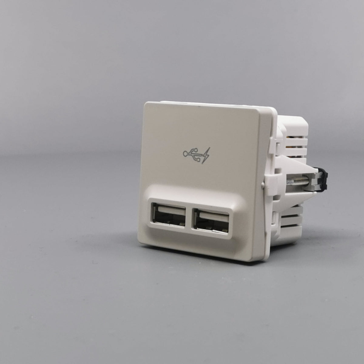 LK Fuga 2xUSB lader 2,1A 1 modul lysegrå (360° frame 4)
