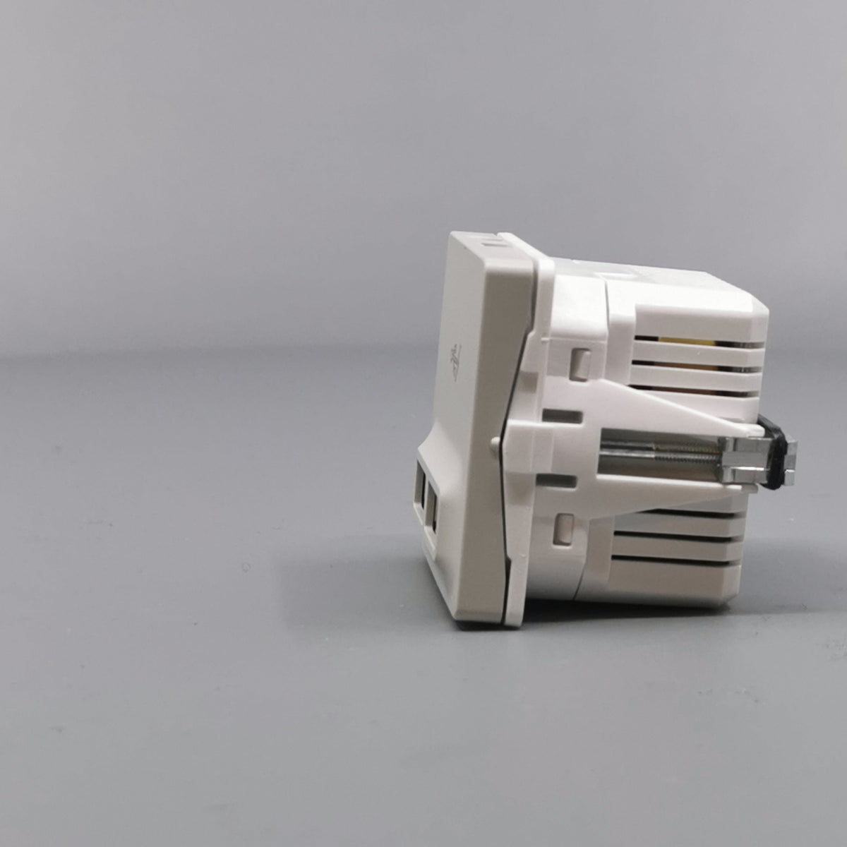 LK Fuga 2xUSB lader 2,1A 1 modul lysegrå (360° frame 7)