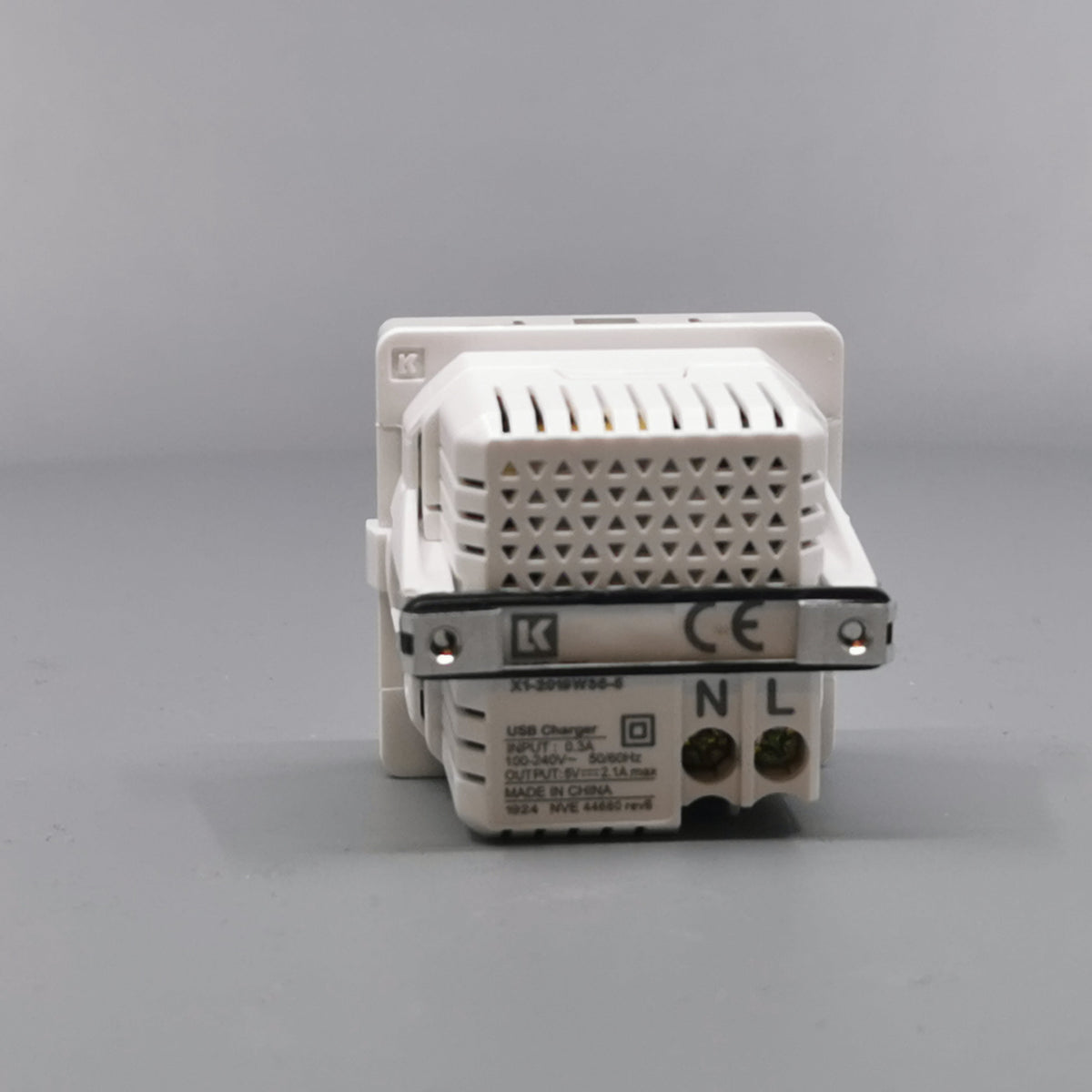 LK Fuga 2xUSB lader 2,1A 1 modul lysegrå (360° frame 13)