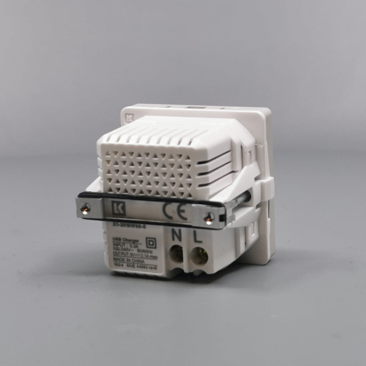LK Fuga 2xUSB lader 2,1A 1 modul lysegrå (360° frame 15)