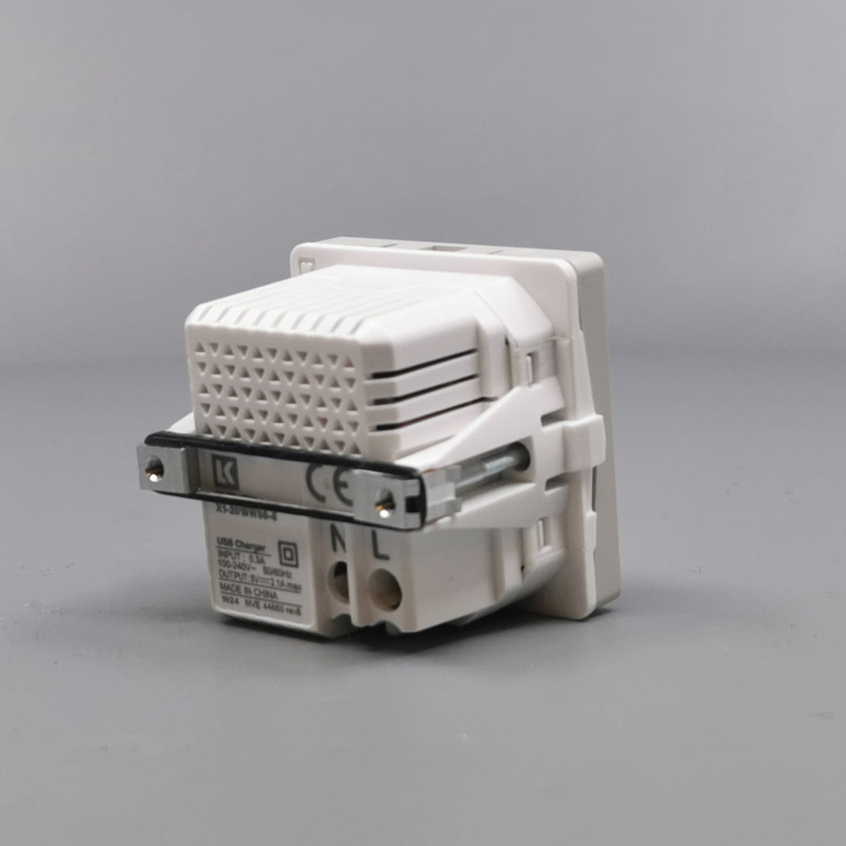 LK Fuga 2xUSB lader 2,1A 1 modul lysegrå (360° frame 16)