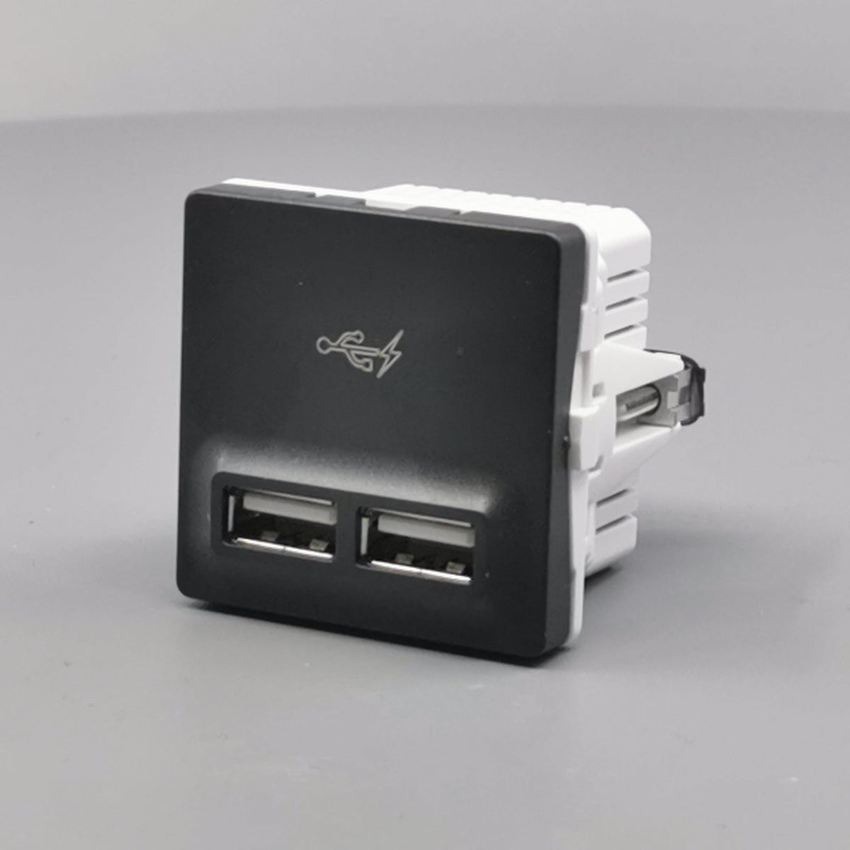 LK Fuga 2xUSB lader 2,1A 1 modul koksgrå (360° frame 3)