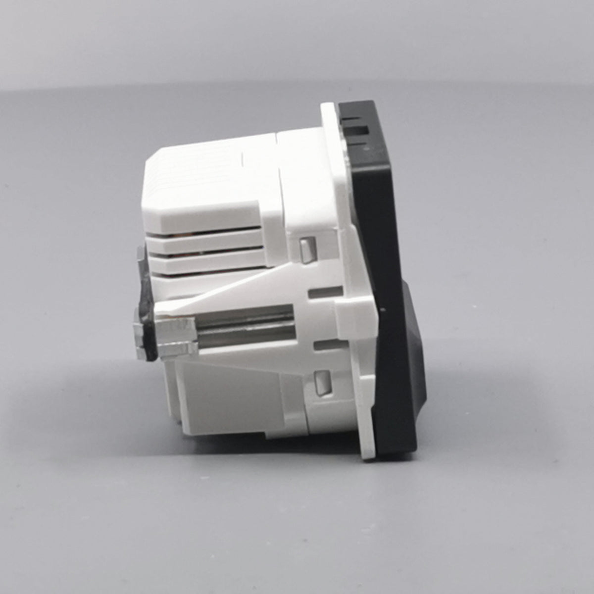 LK Fuga 2xUSB lader 2,1A 1 modul koksgrå (360° frame 19)