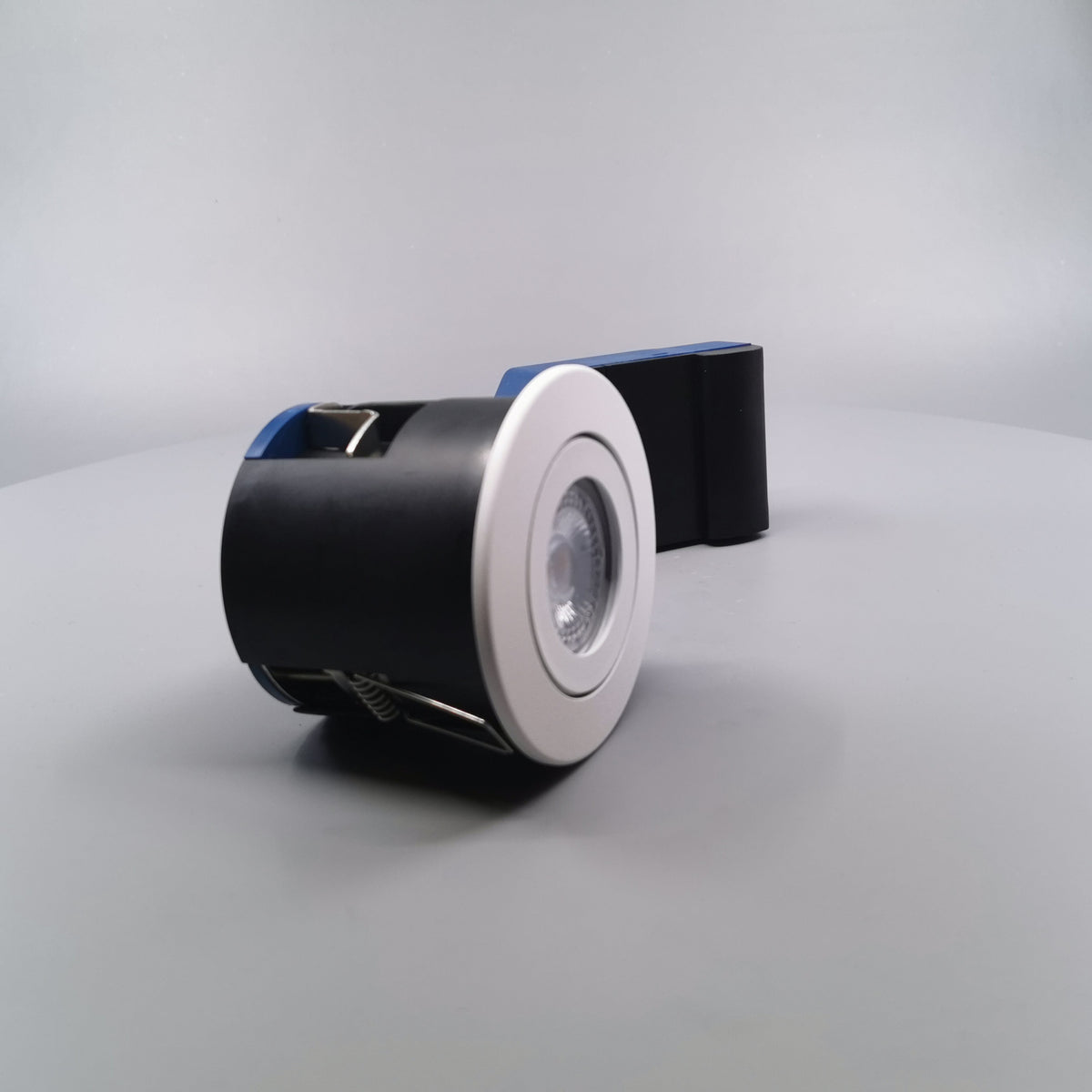 LED spot til udendørs m. 5W pære - Mat hvid (360° frame 21)