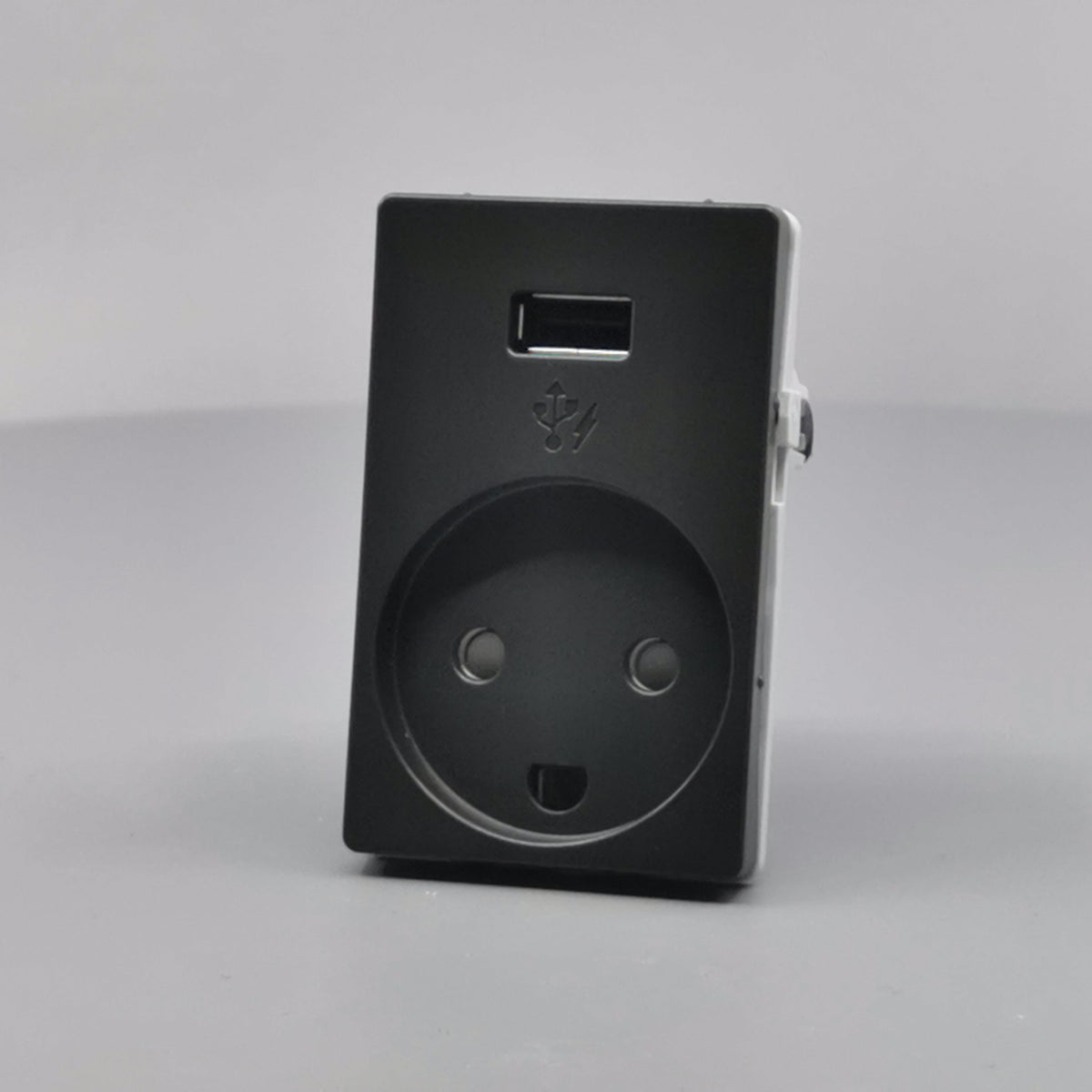 FUGA Stikkontakt med USB-lader og Jord Koksgrå (360° frame 2)