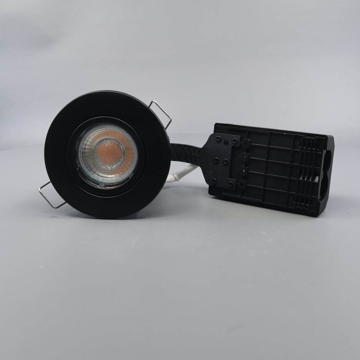 Pro Uni Install m. 6W 3-trins dæmpbar pære 3000K - mat sort (360° frame 2)