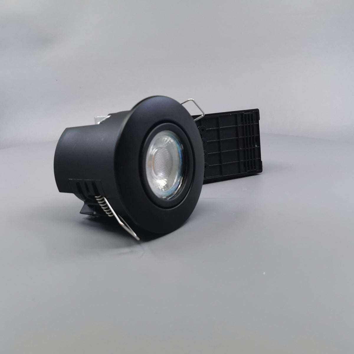 Pro Uni Install m. 6W 3-trins dæmpbar pære 3000K - mat sort (360° frame 22)