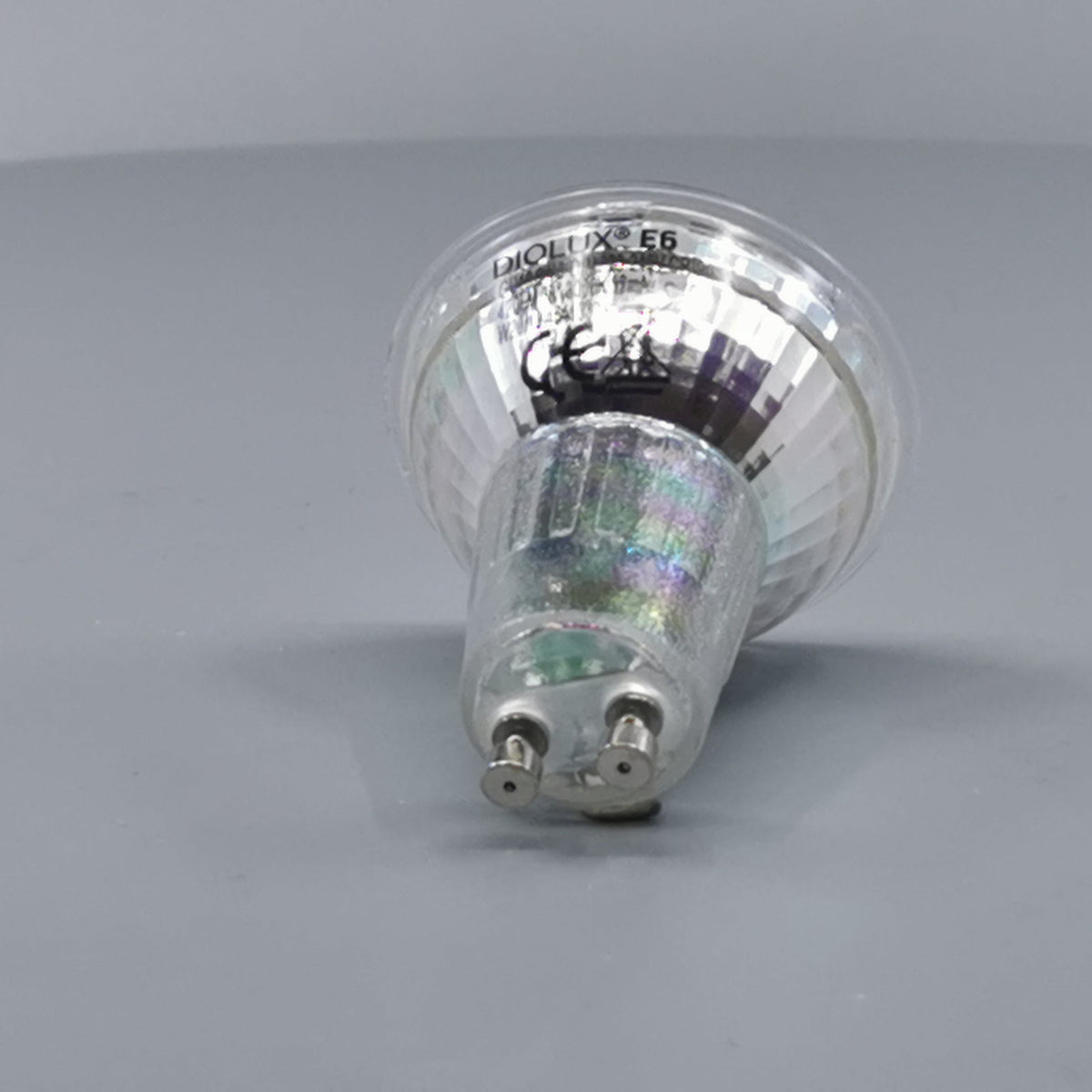 Diolux 4,7W GU10 3-trinsdæmpbar LED pære 3000K 38° (360° frame 10)