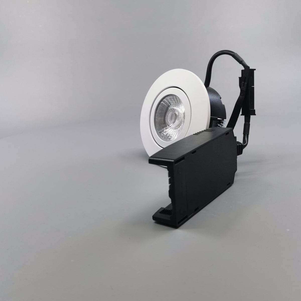 Diospot 30 V.2 6W 2700K 38° dæmpbar 32mm rund hvid (360° frame 6)