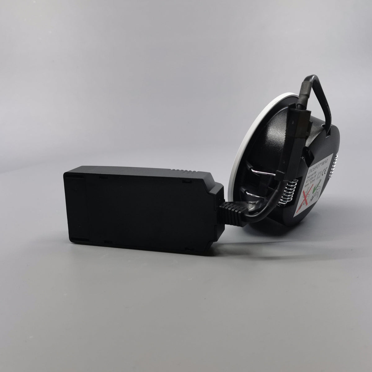 Diospot 30 V.2 6W 2700K 38° dæmpbar 32mm rund hvid (360° frame 11)