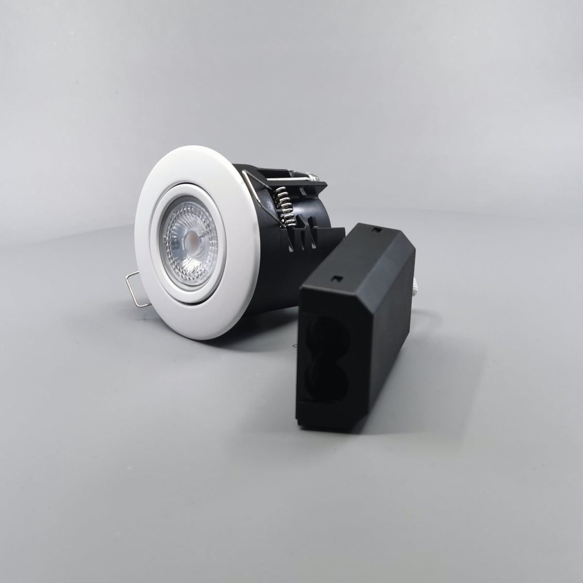 Pro Uni Install LED spot m. 5W dæmpbar pære 2700K - mat hvid (360° frame 5)
