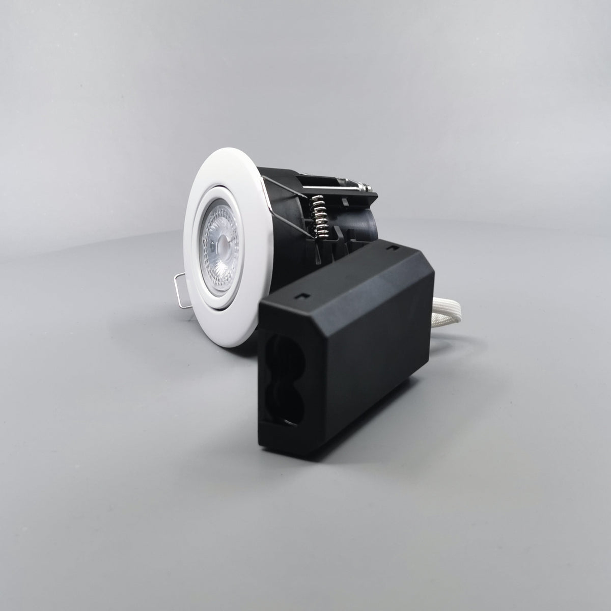 Pro Uni Install LED spot m. 5W dæmpbar pære 2700K - mat hvid (360° frame 6)