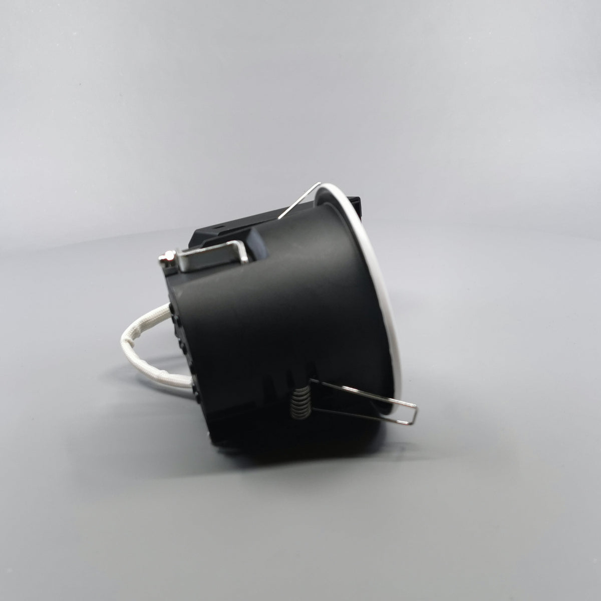 Pro Uni Install LED spot m. 5W dæmpbar pære 2700K - mat hvid (360° frame 19)
