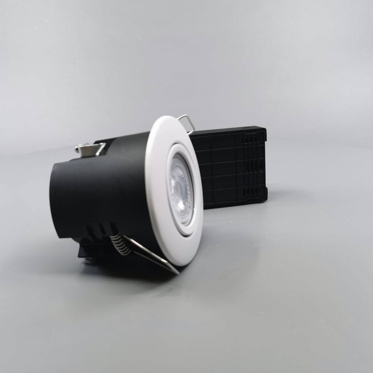 Pro Uni Install LED spot m. 5W dæmpbar pære 2700K - mat hvid (360° frame 21)
