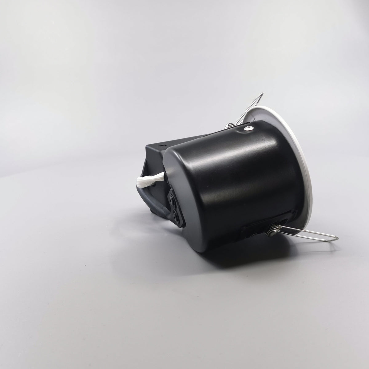 LED spot 5W dæmpbar flimmerfri 3000K 450Lm - Rund, mat hvid (360° frame 18)