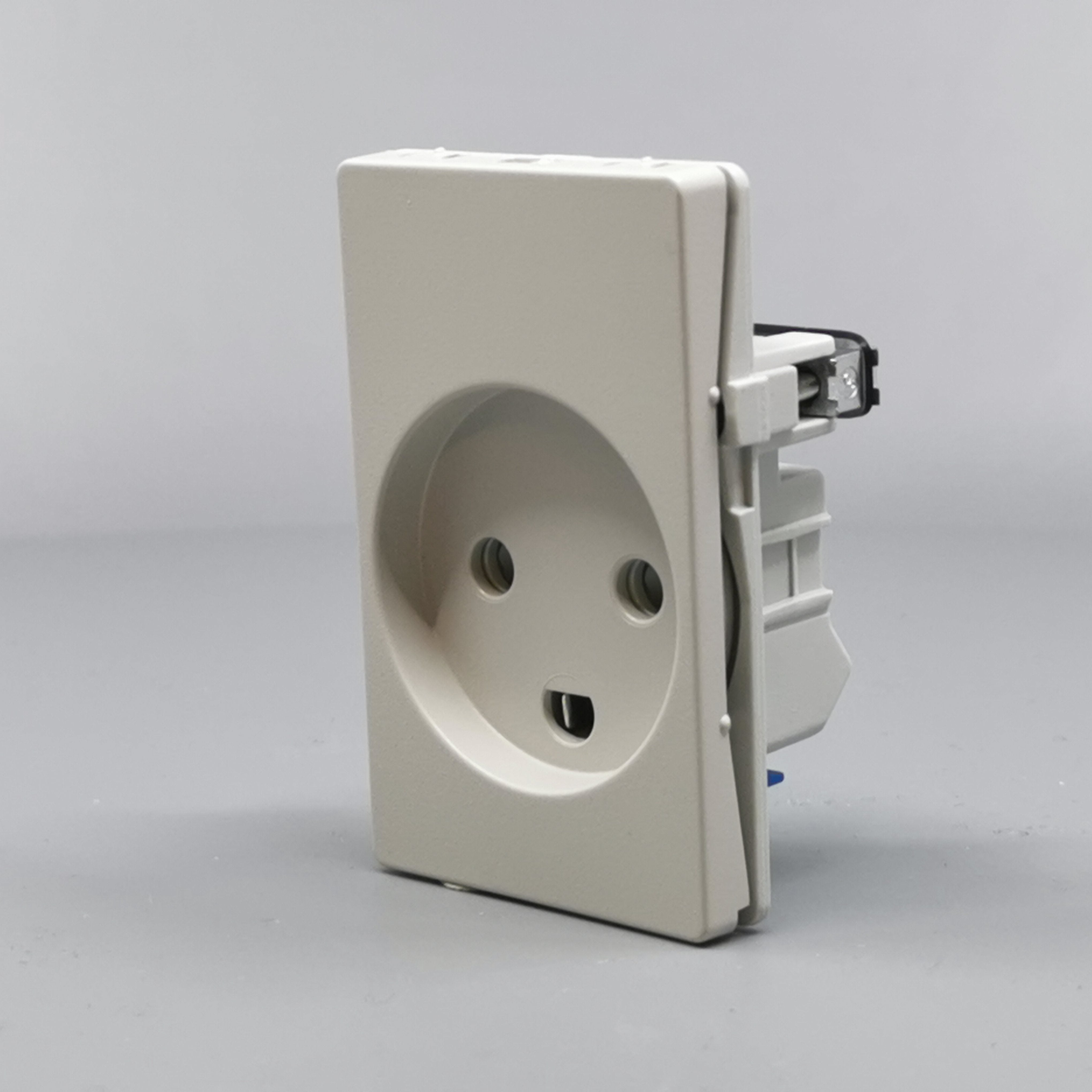 Fuga Stikkontakt 1½modul 2-pol med jord lysegrå