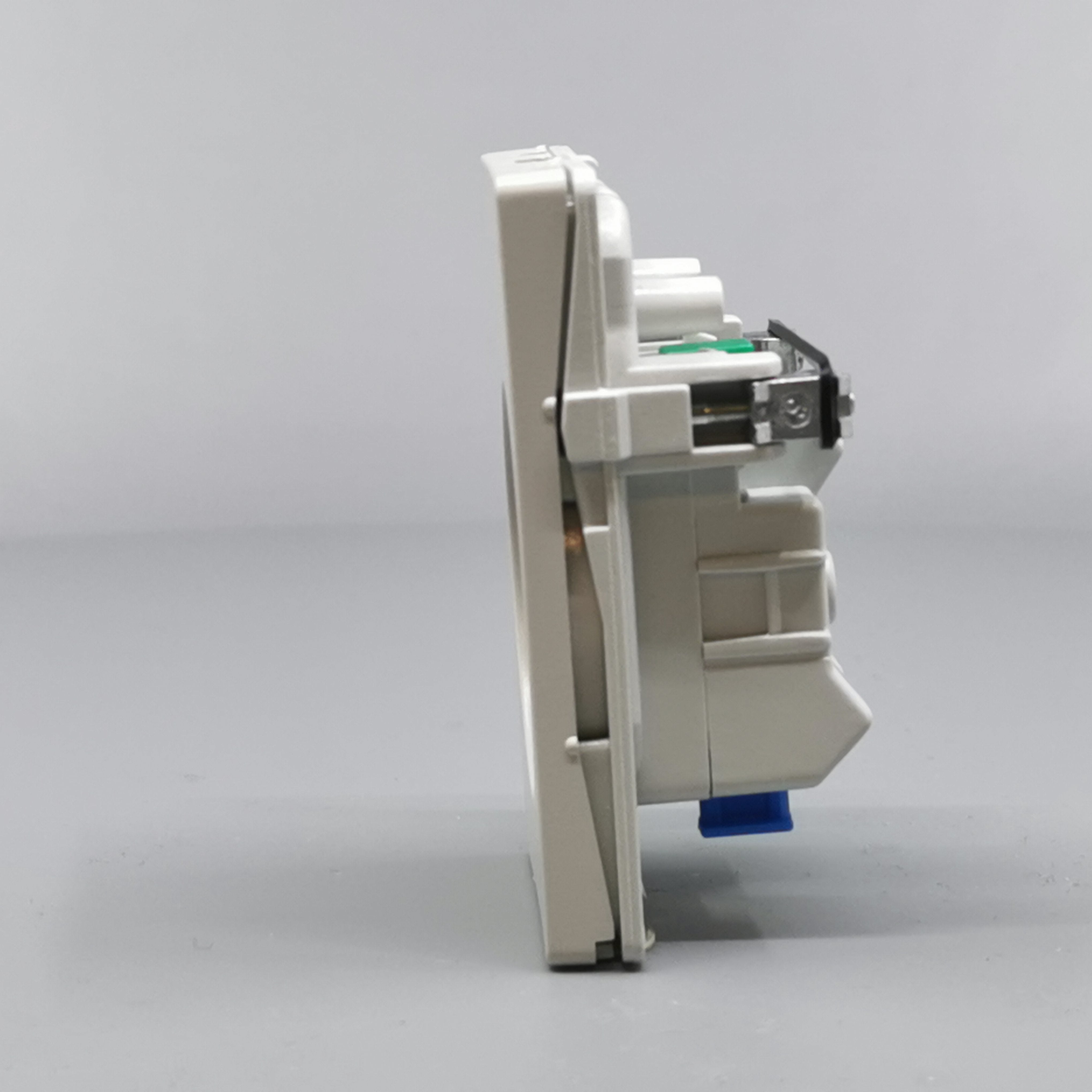 Fuga Stikkontakt 1½modul 2-pol med jord lysegrå