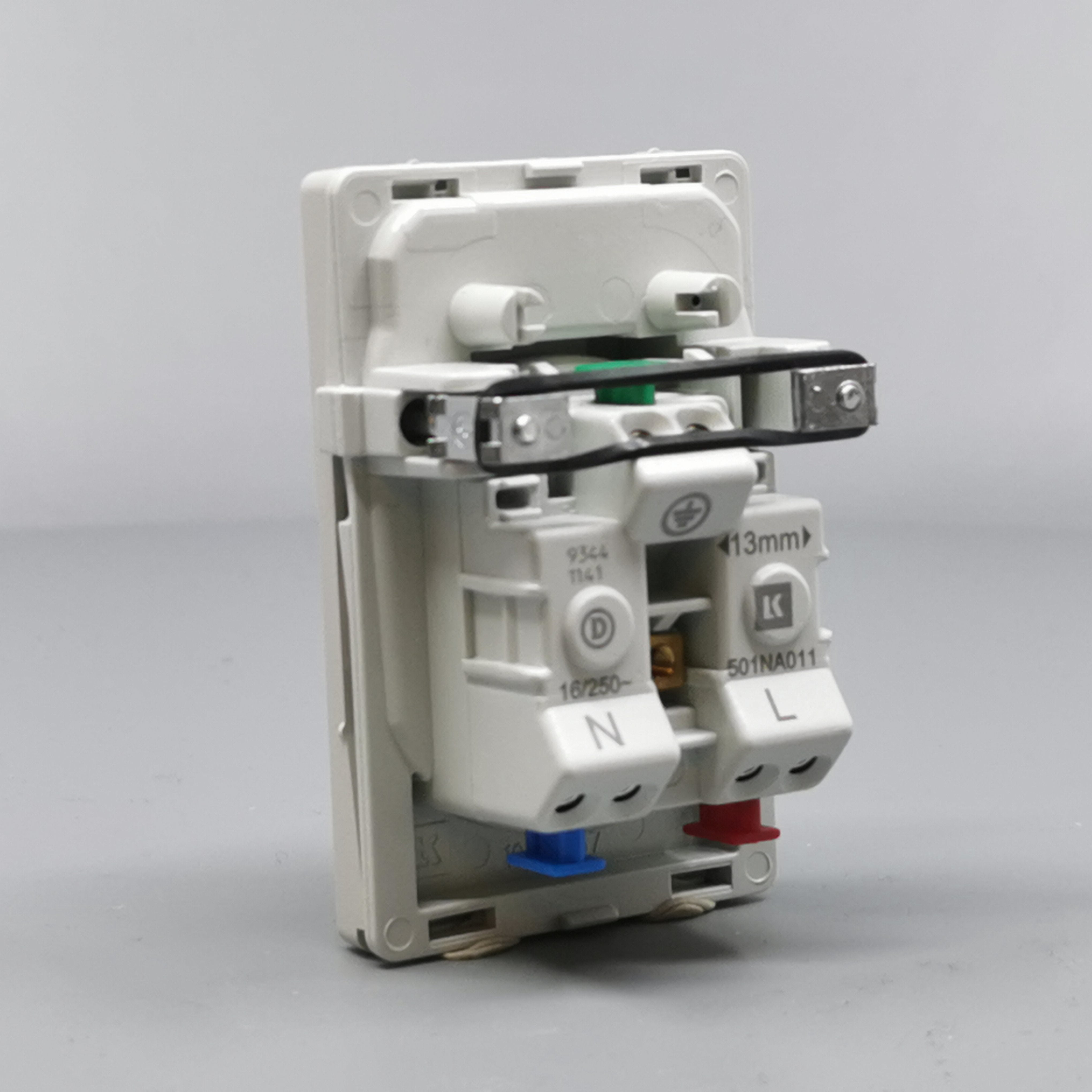 Fuga Stikkontakt 1½modul 2-pol med jord lysegrå