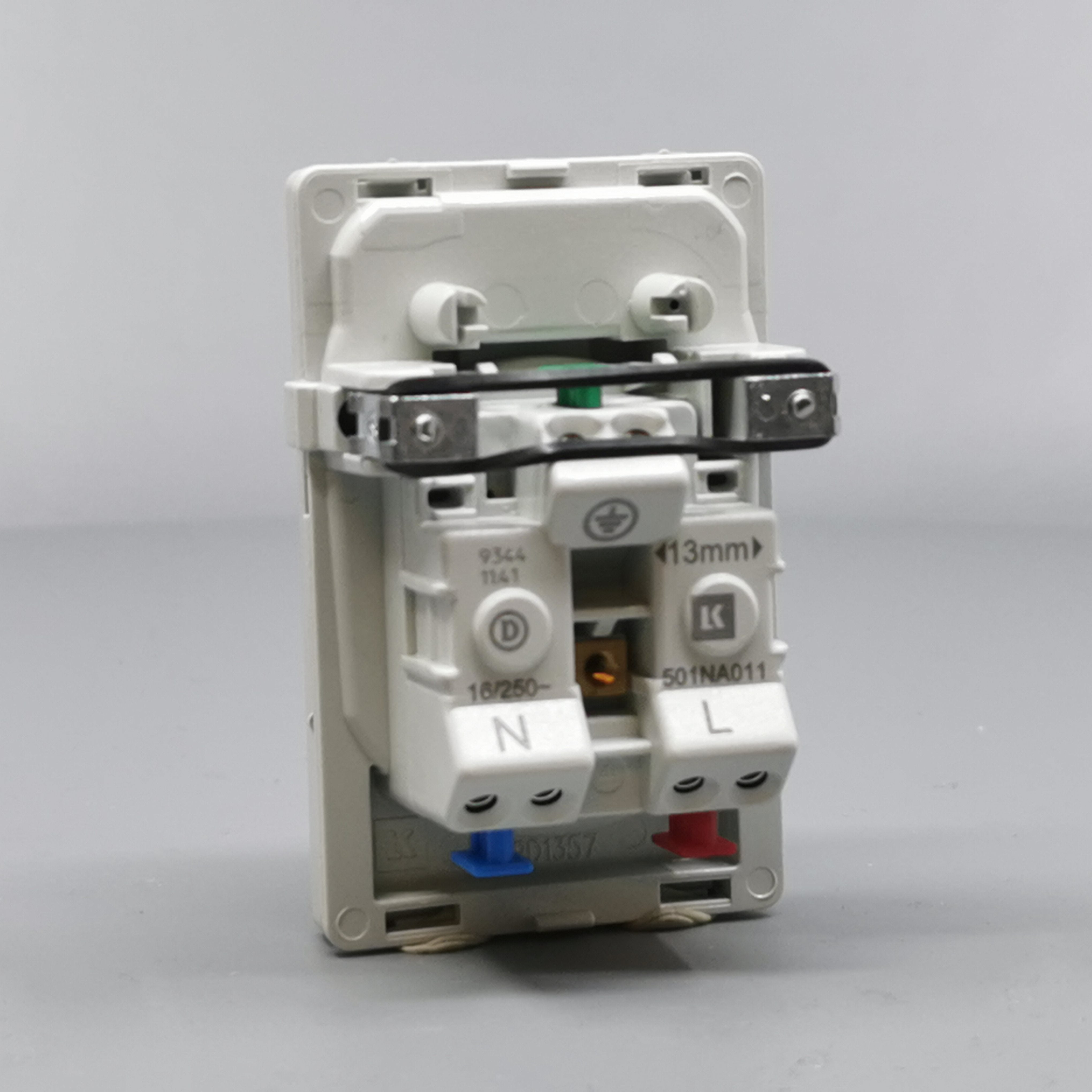 Fuga Stikkontakt 1½modul 2-pol med jord lysegrå