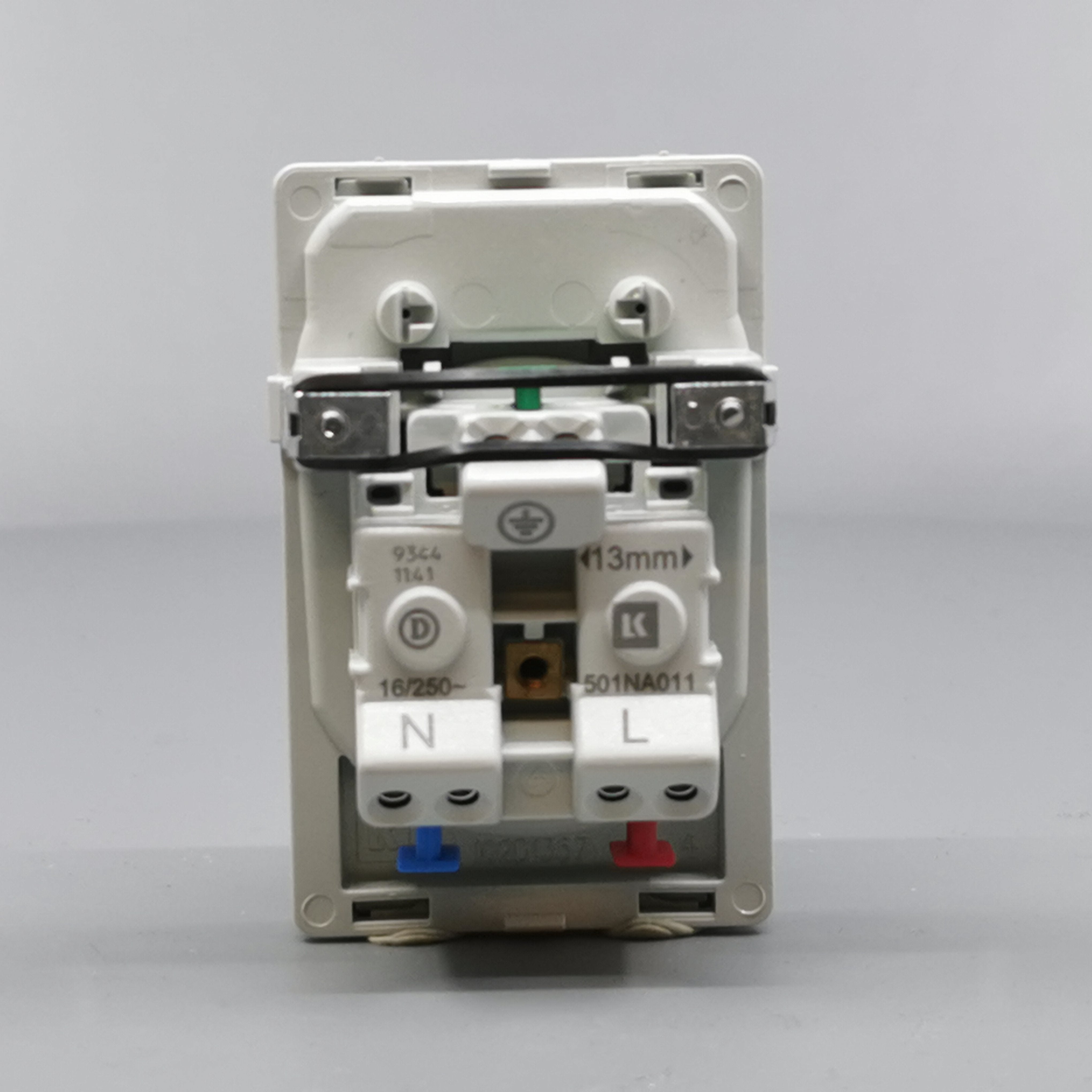 Fuga Stikkontakt 1½modul 2-pol med jord lysegrå