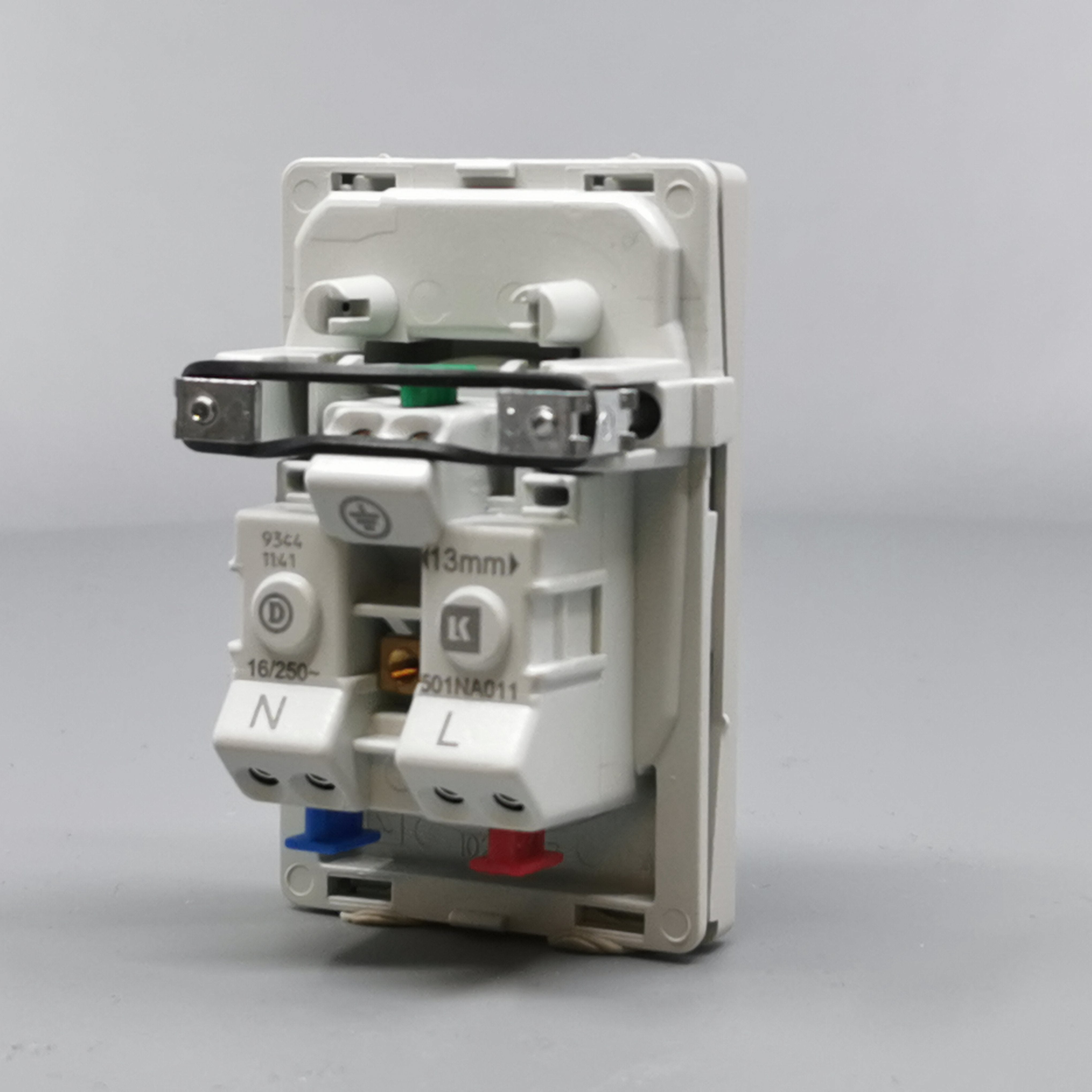 Fuga Stikkontakt 1½modul 2-pol med jord lysegrå