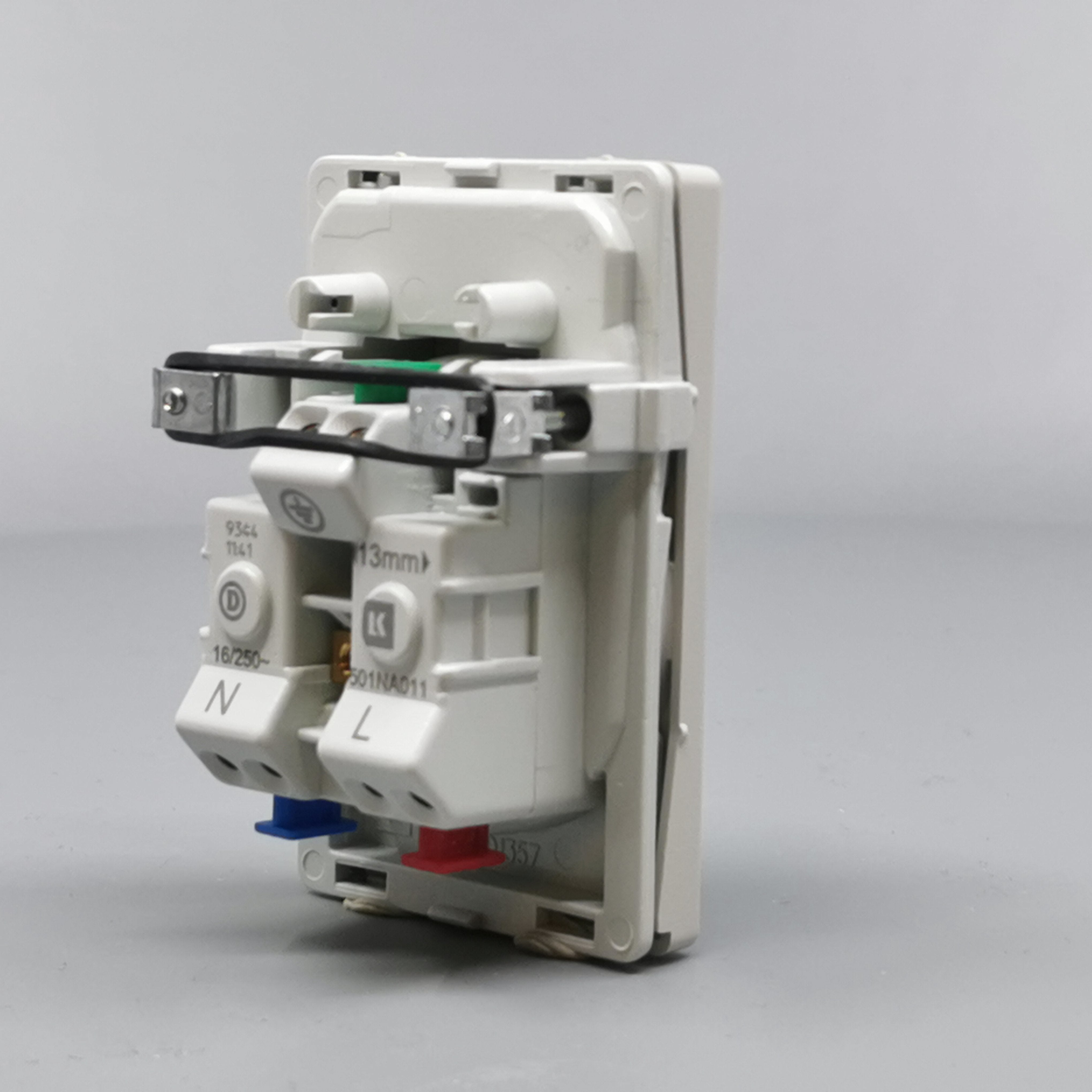 Fuga Stikkontakt 1½modul 2-pol med jord lysegrå