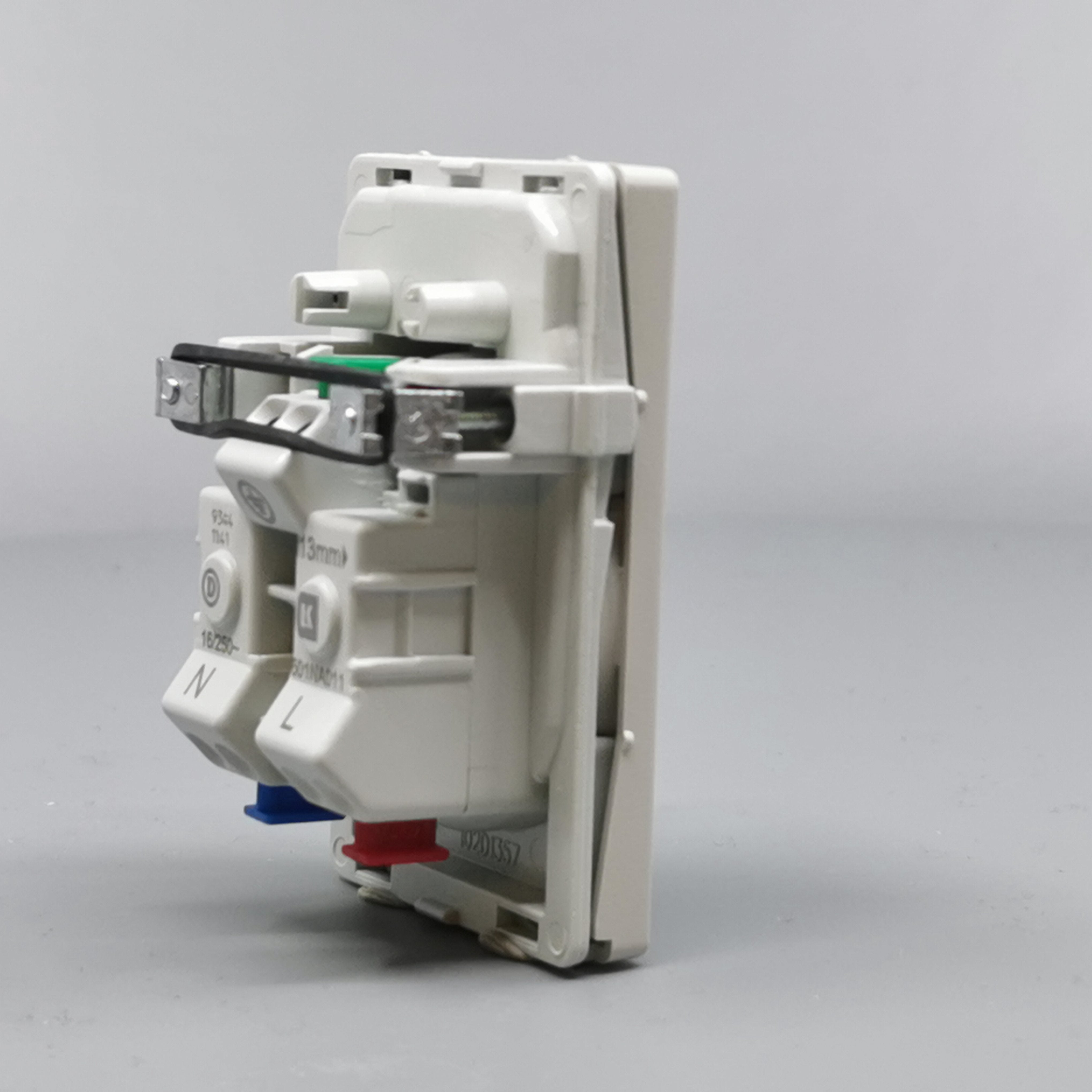 Fuga Stikkontakt 1½modul 2-pol med jord lysegrå