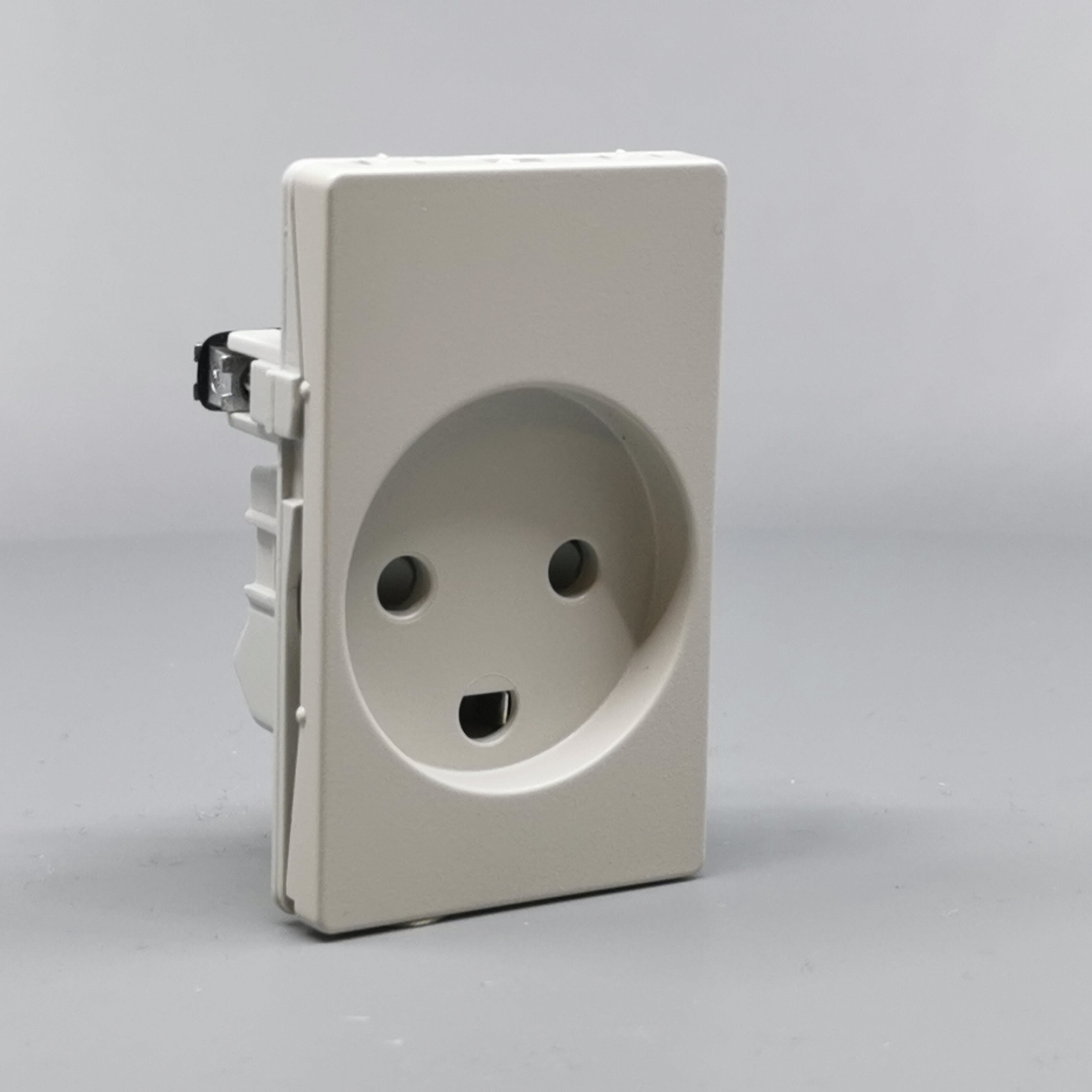 Fuga Stikkontakt 1½modul 2-pol med jord lysegrå