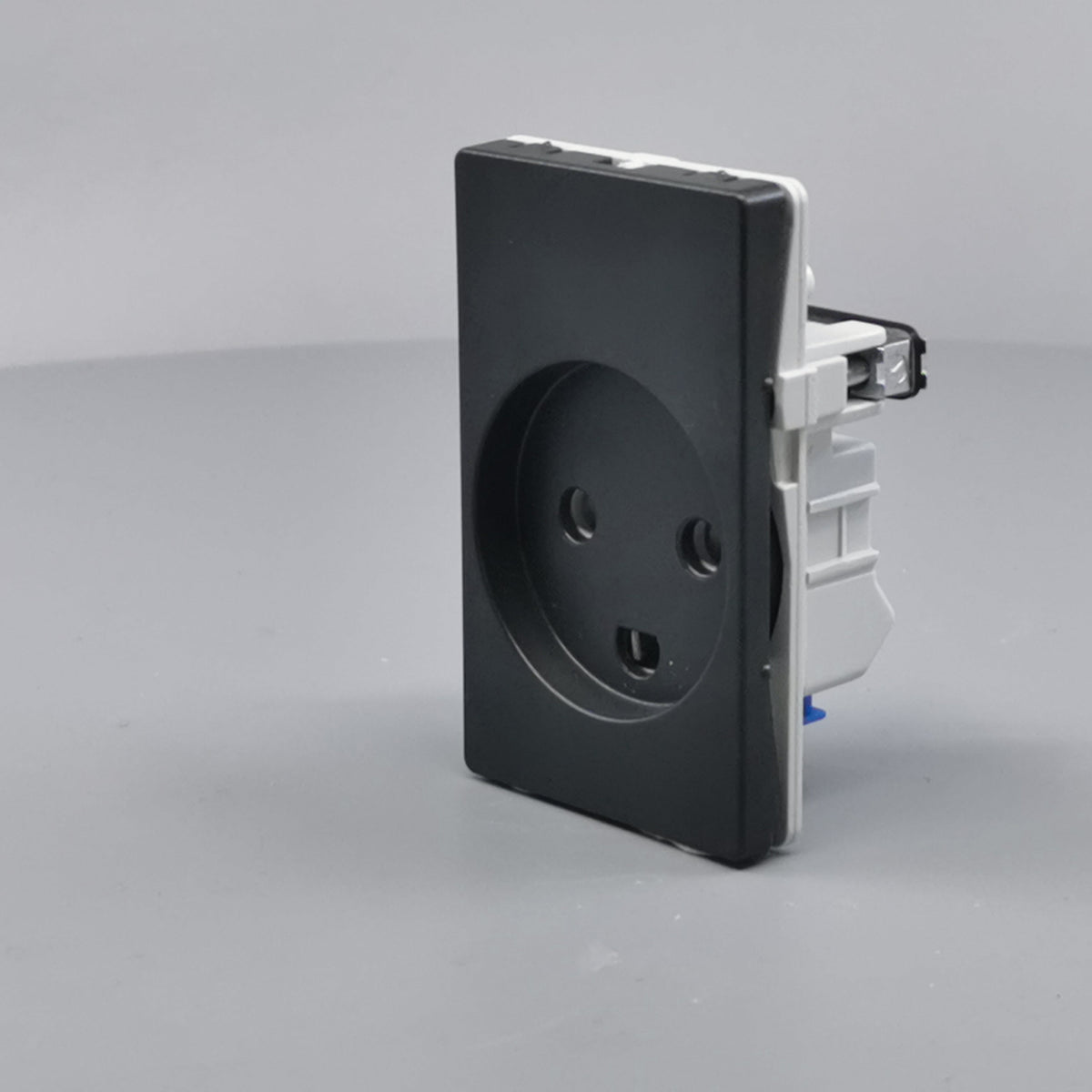 Fuga Stikkontakt 1½modul 2-pol med jord koksgrå (360° frame 4)