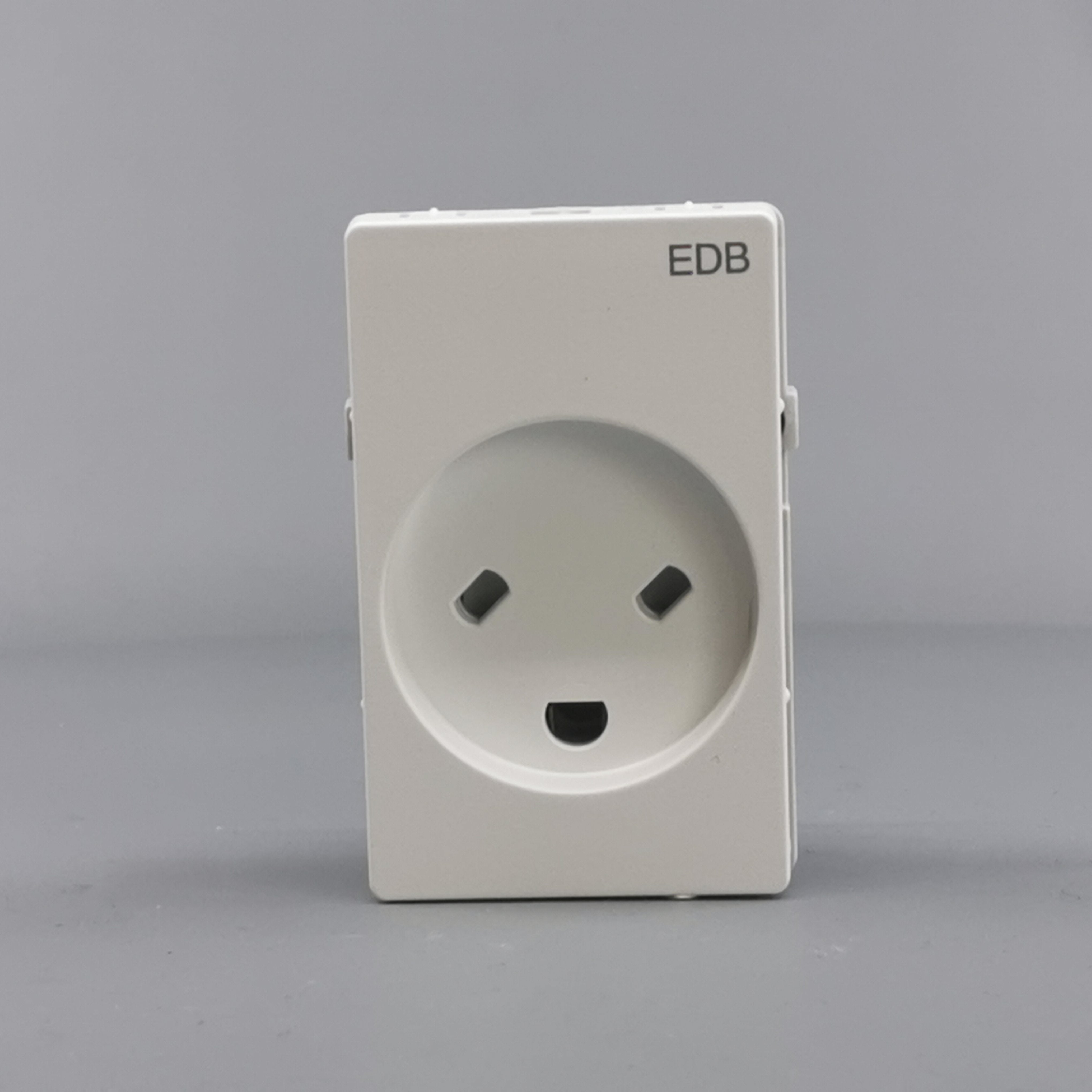 Fuga EDB stikkontakt med jord 1½ modul 2-pol - hvid