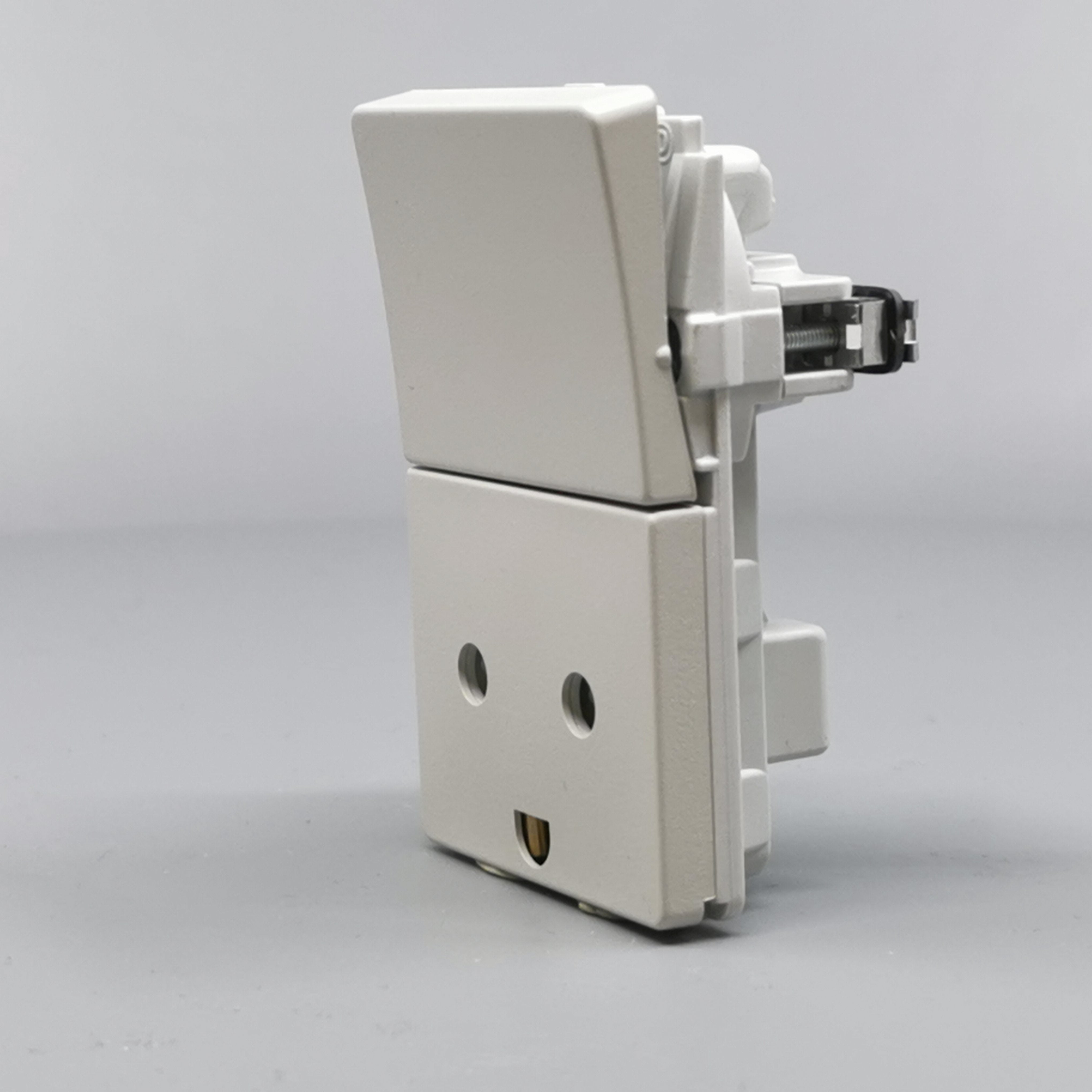 Fuga Stikkontakt 2-pol med jord lysegrå