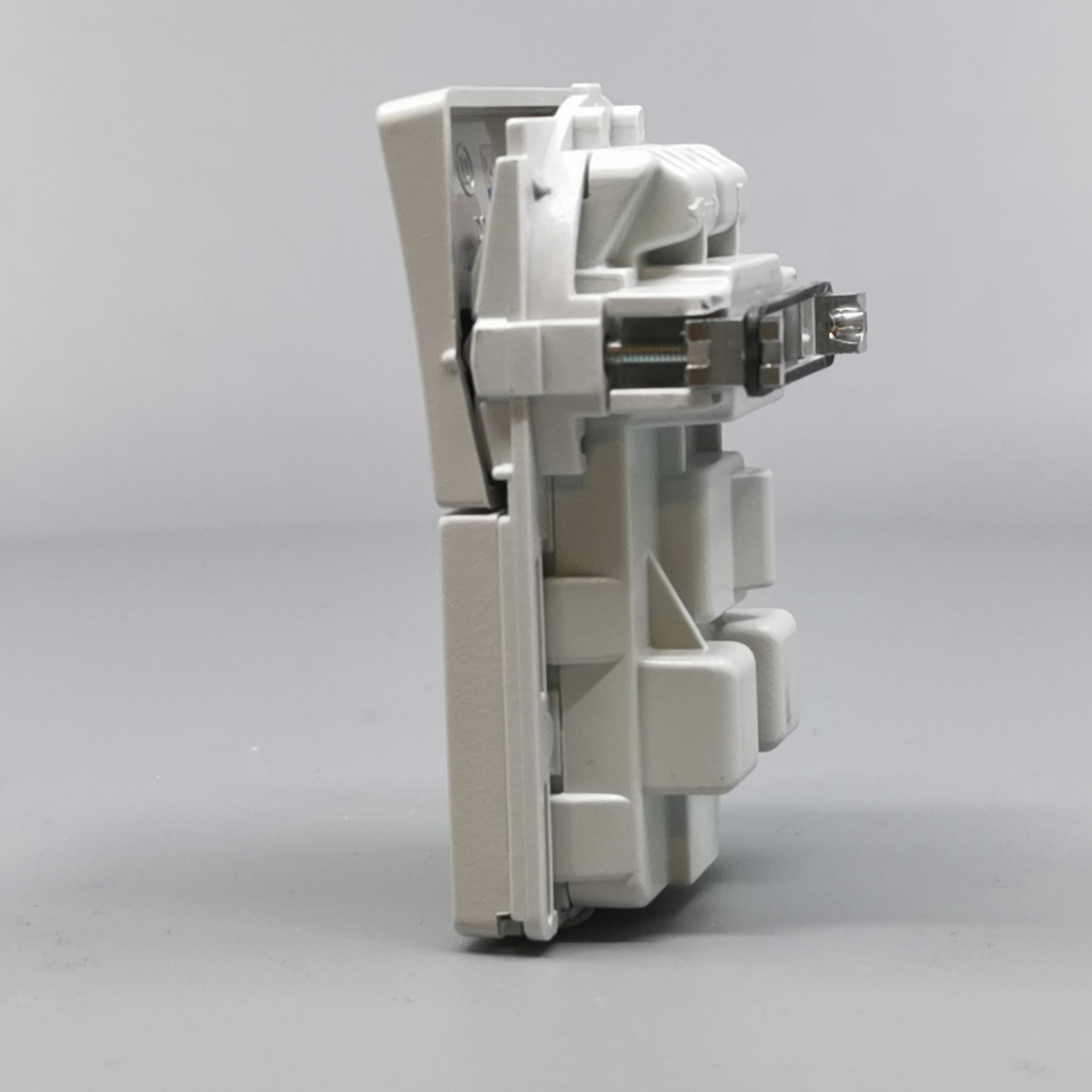 Fuga Stikkontakt 2-pol med jord lysegrå