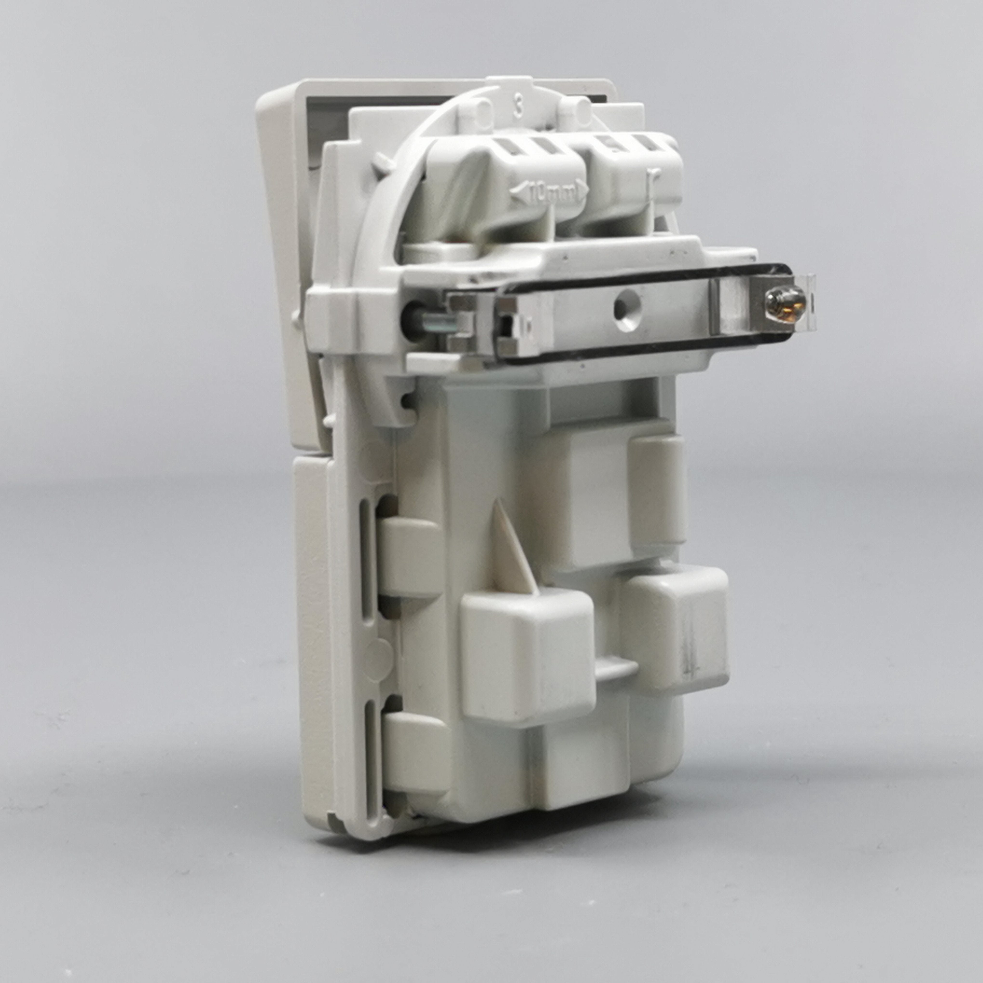 Fuga Stikkontakt 2-pol med jord lysegrå