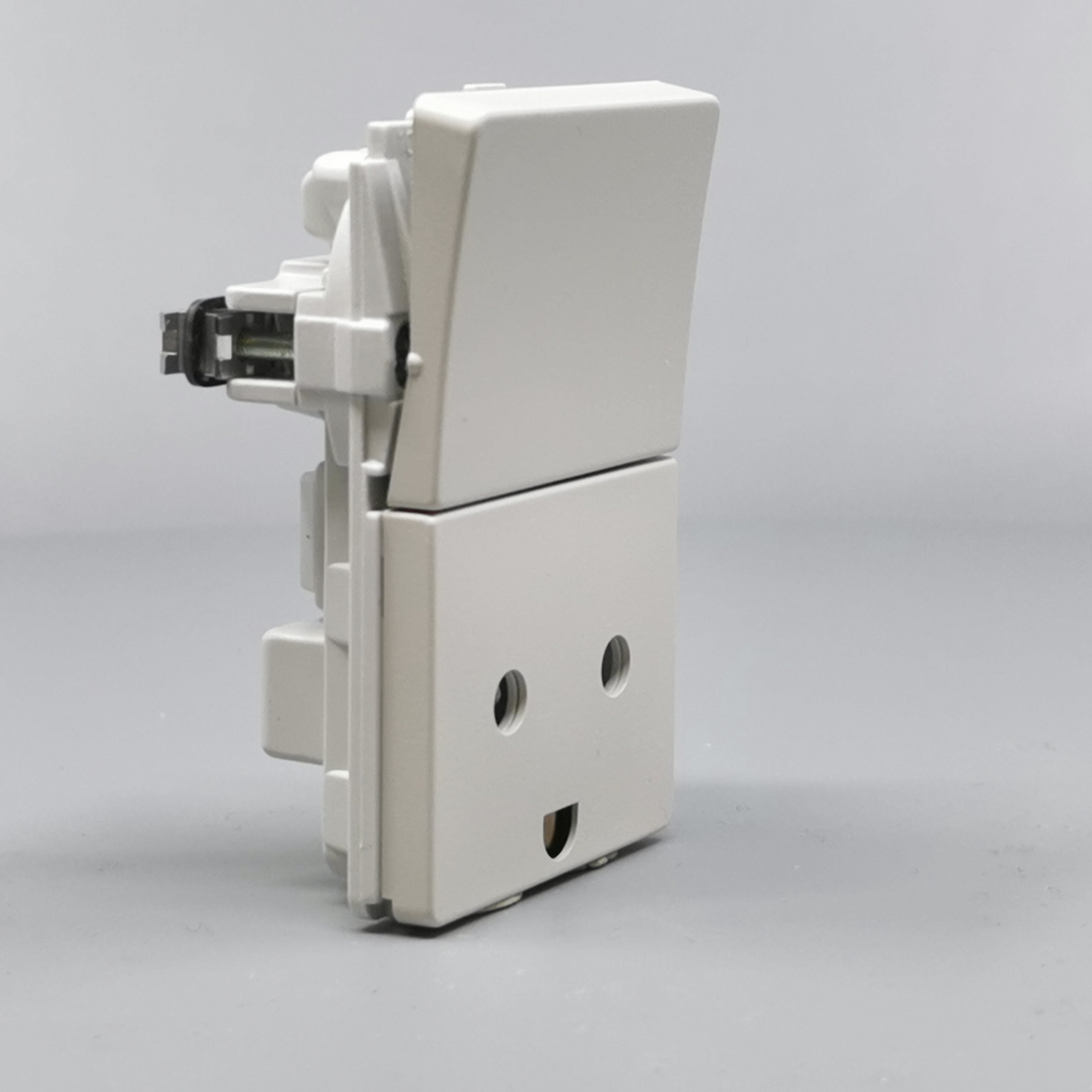 Fuga Stikkontakt 2-pol med jord lysegrå