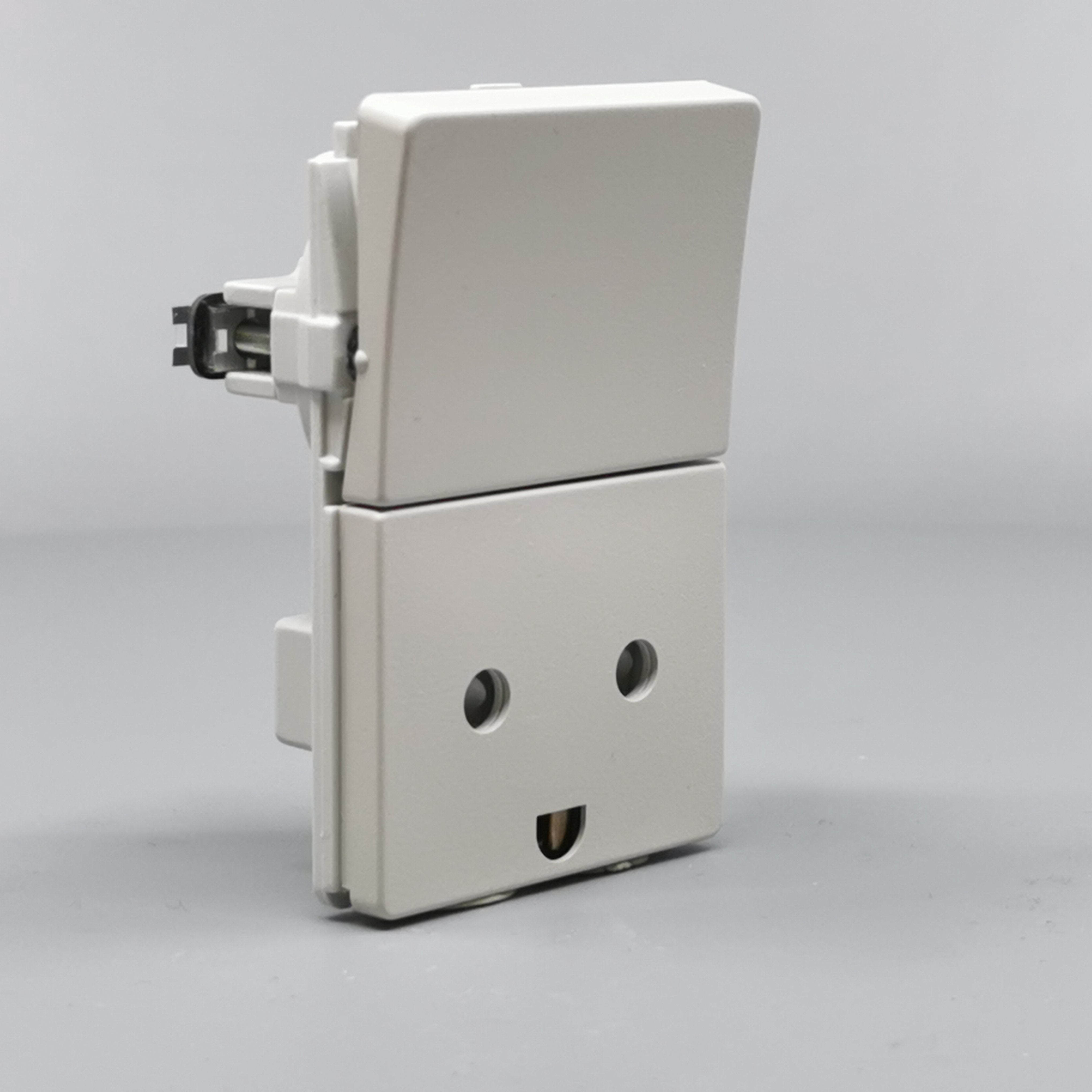 Fuga Stikkontakt 2-pol med jord lysegrå