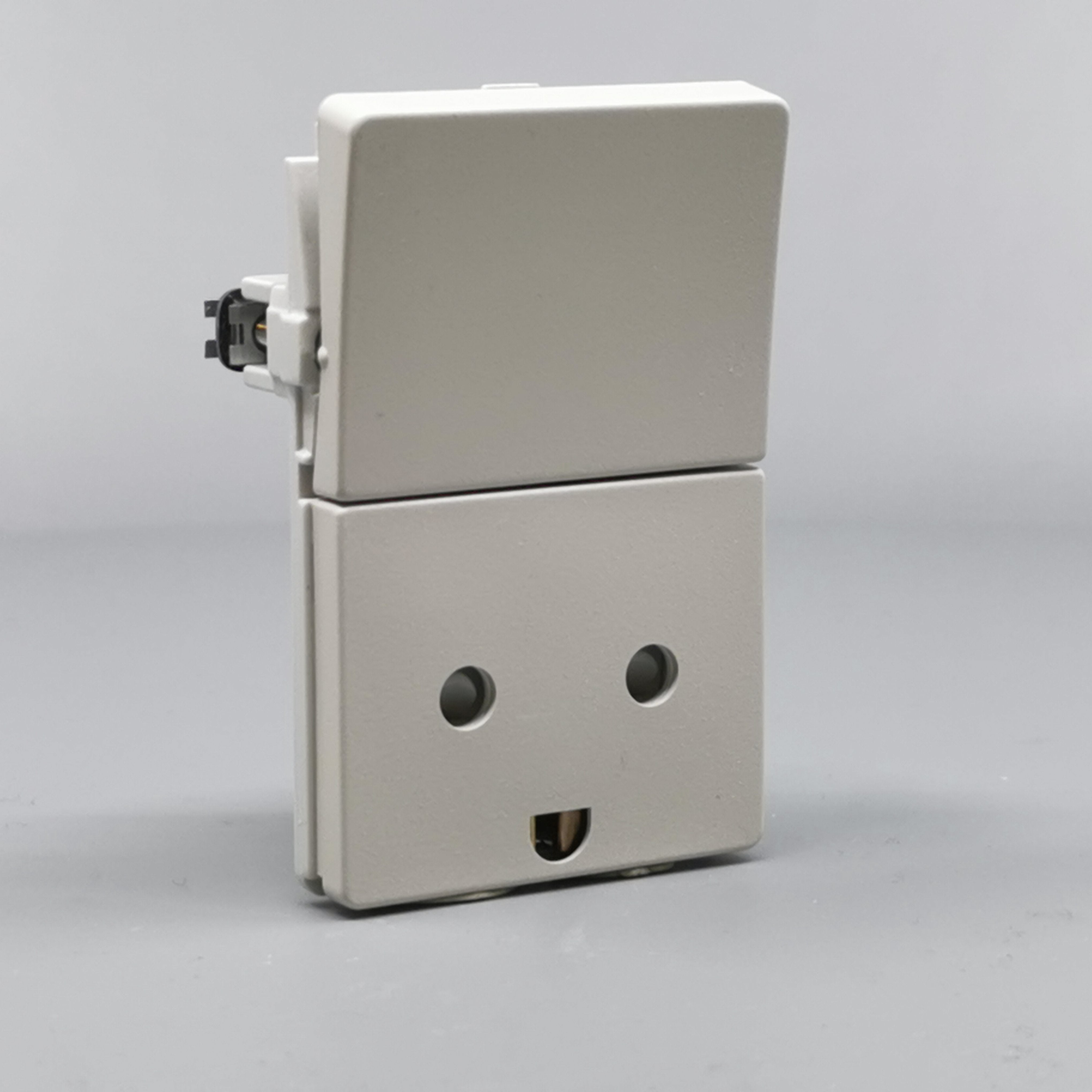 Fuga Stikkontakt 2-pol med jord lysegrå