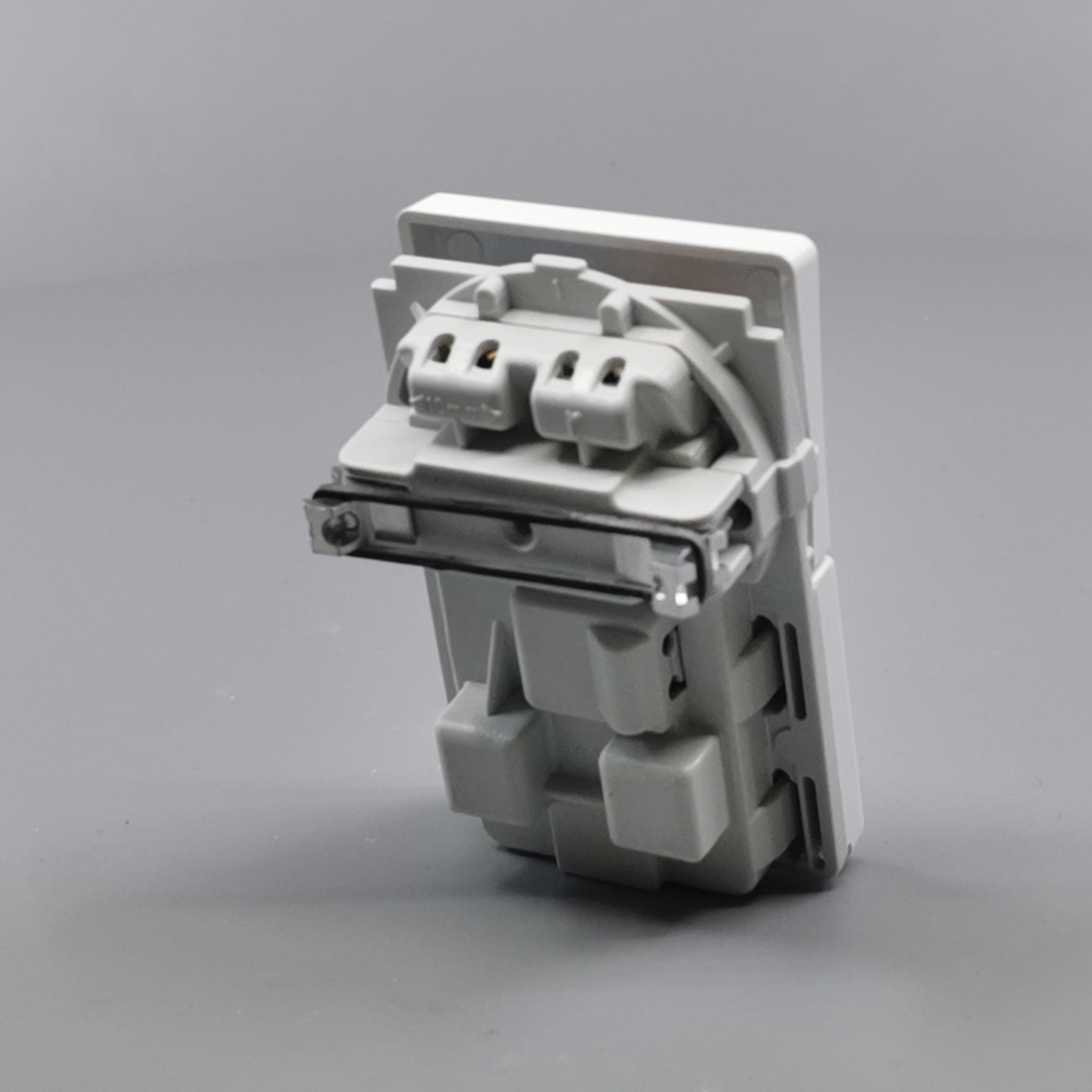 Fuga stikkontakt med jord og afbryder 1½ modul 2-pol - hvid