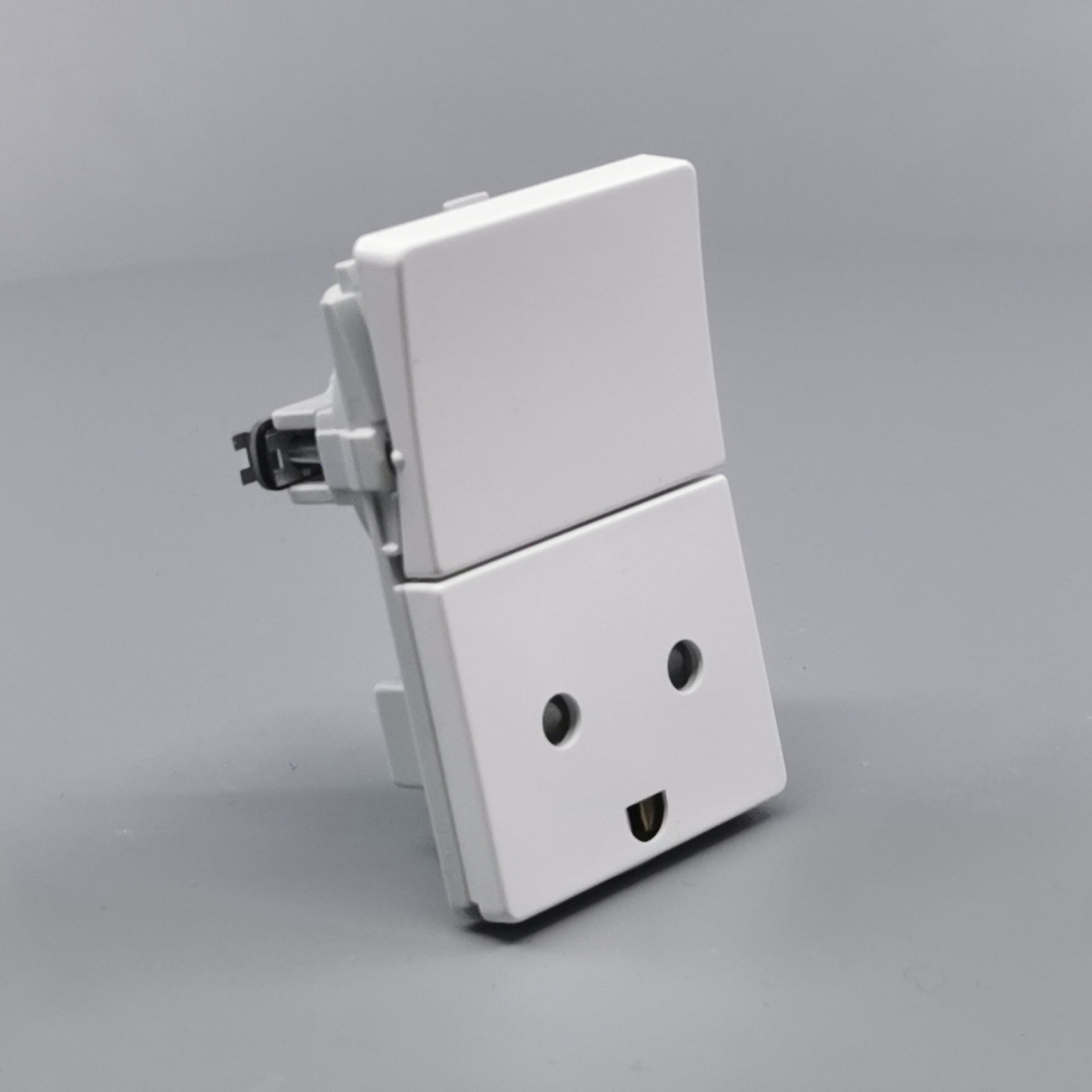 Fuga stikkontakt med jord og afbryder 1½ modul 2-pol - hvid