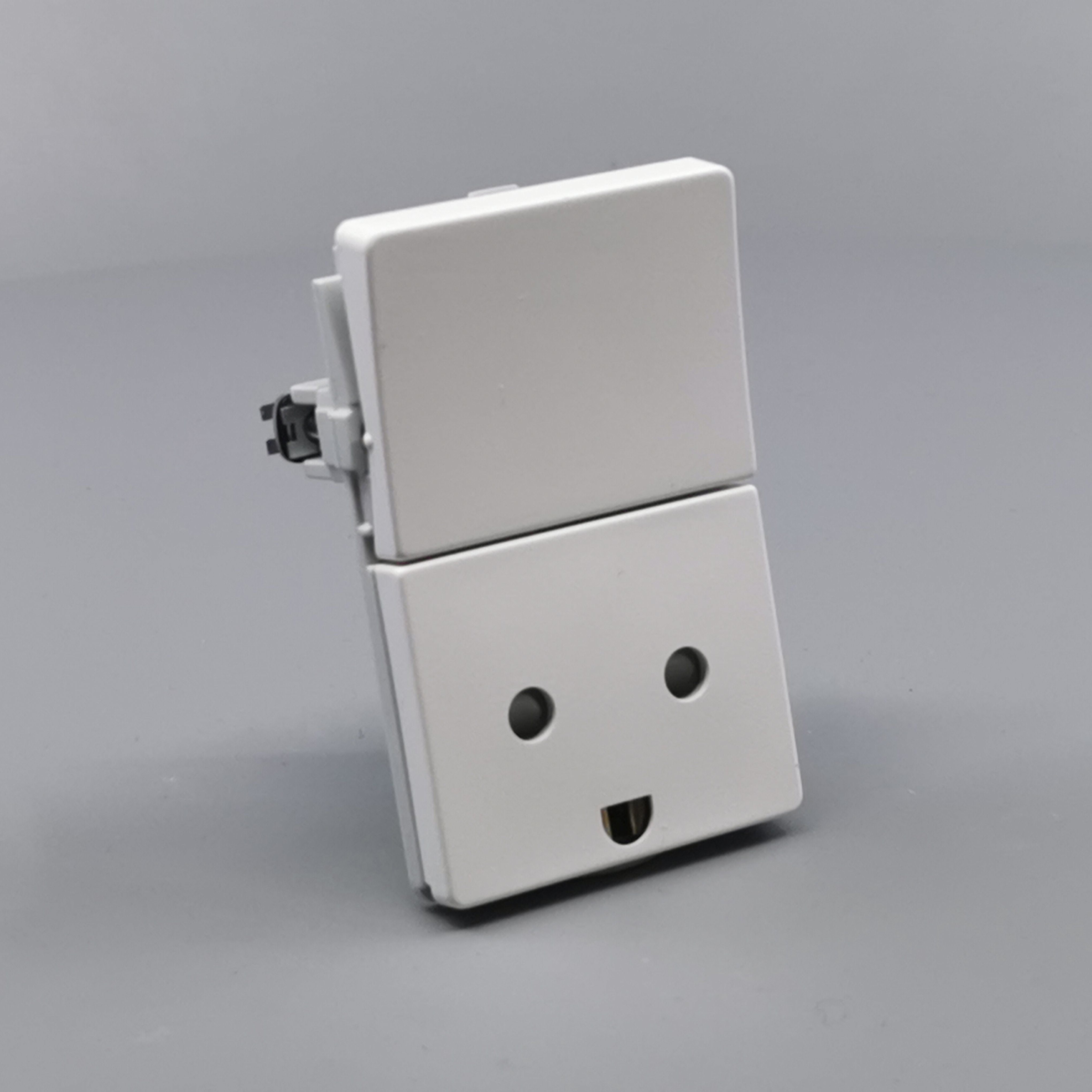 Fuga stikkontakt med jord og afbryder 1½ modul 2-pol - hvid