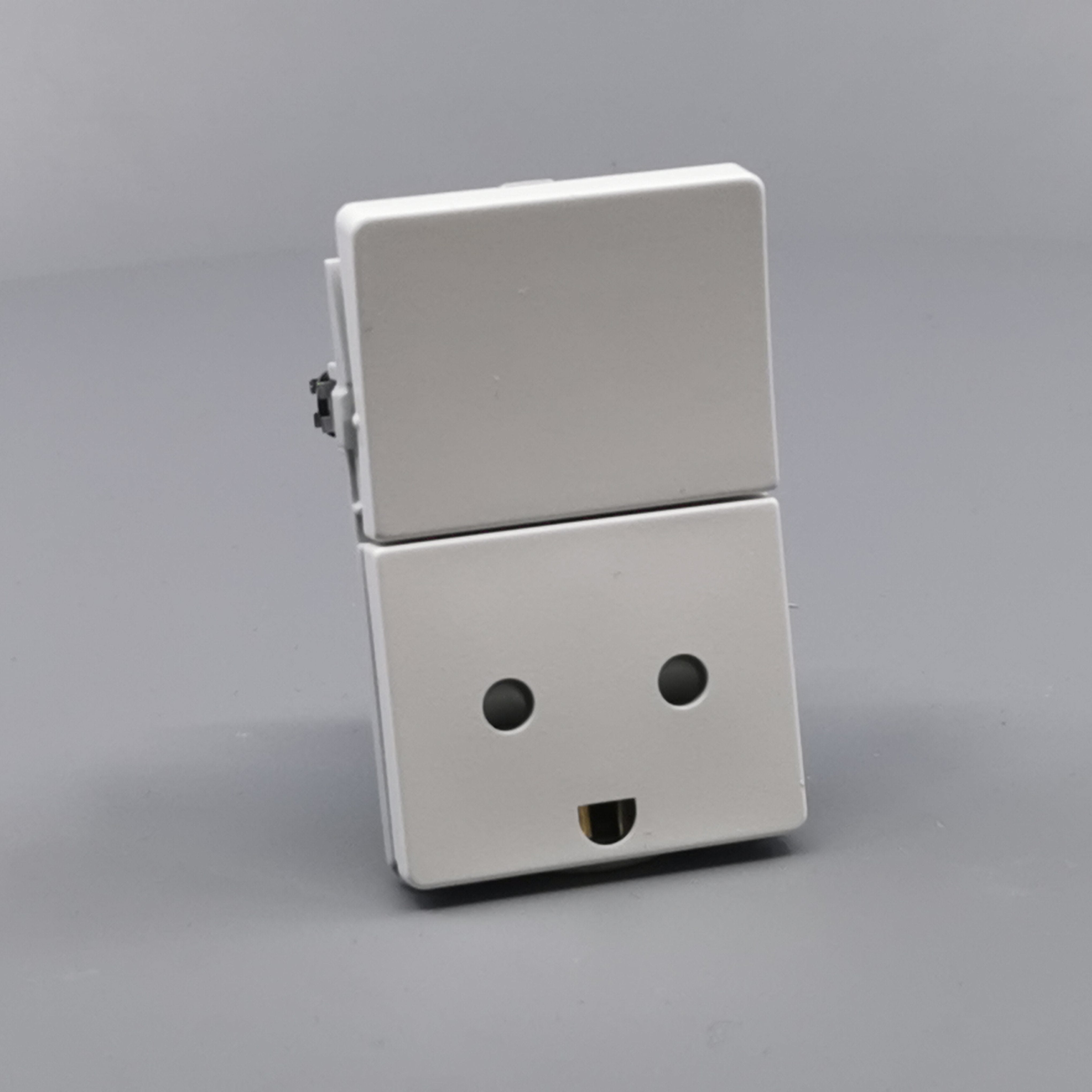 Fuga stikkontakt med jord og afbryder 1½ modul 2-pol - hvid