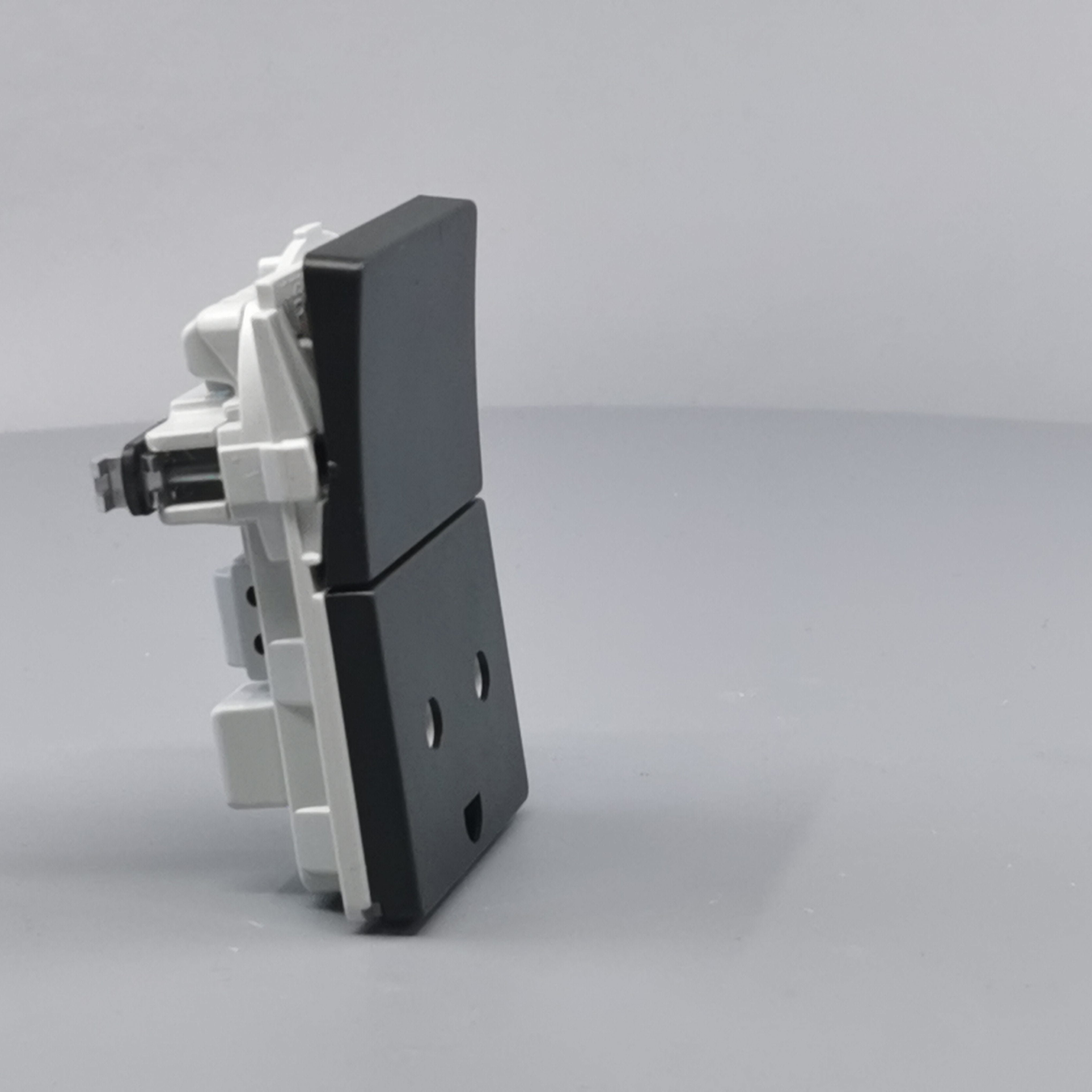 Fuga Stikkontakt 2-pol med jord koksgrå