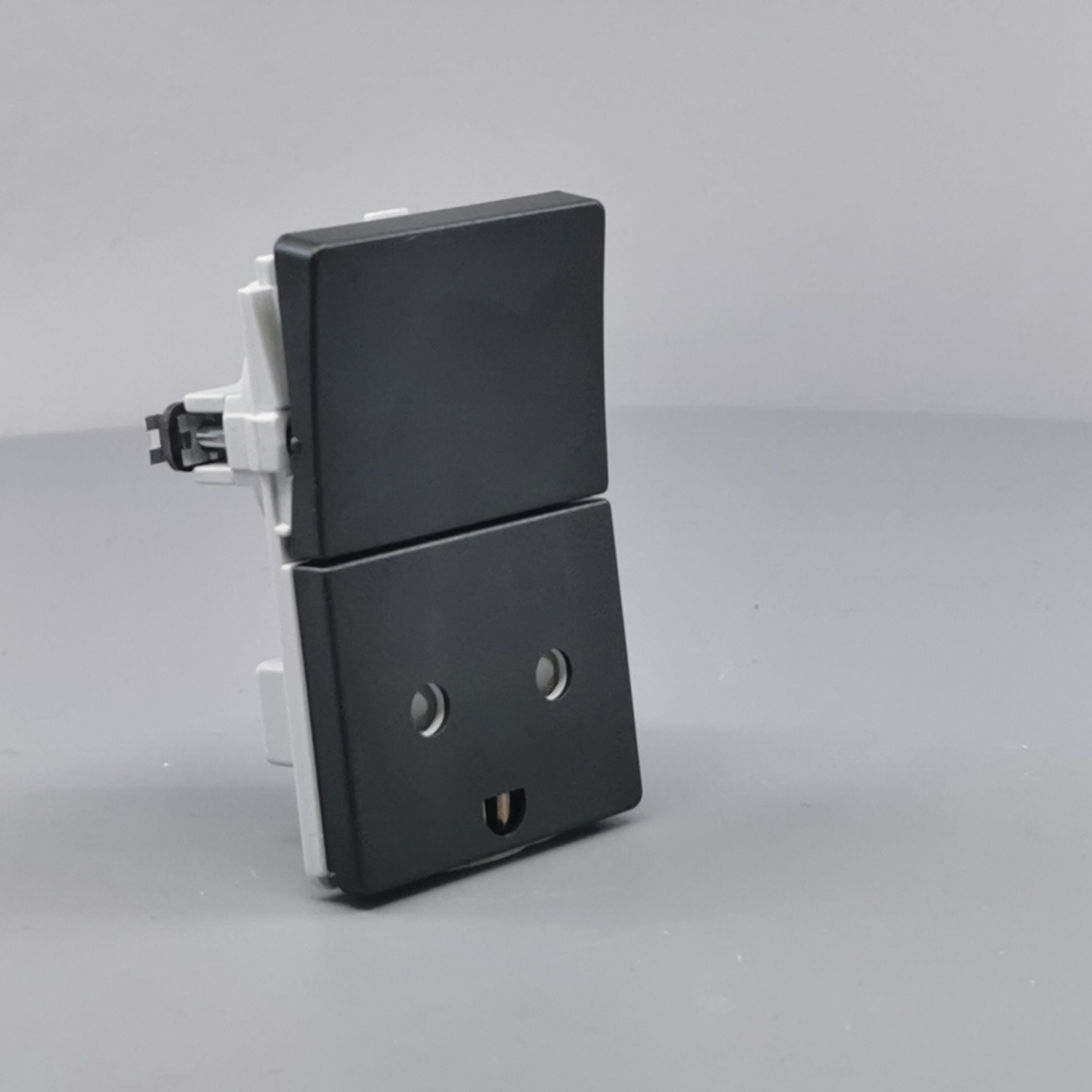 Fuga Stikkontakt 2-pol med jord koksgrå