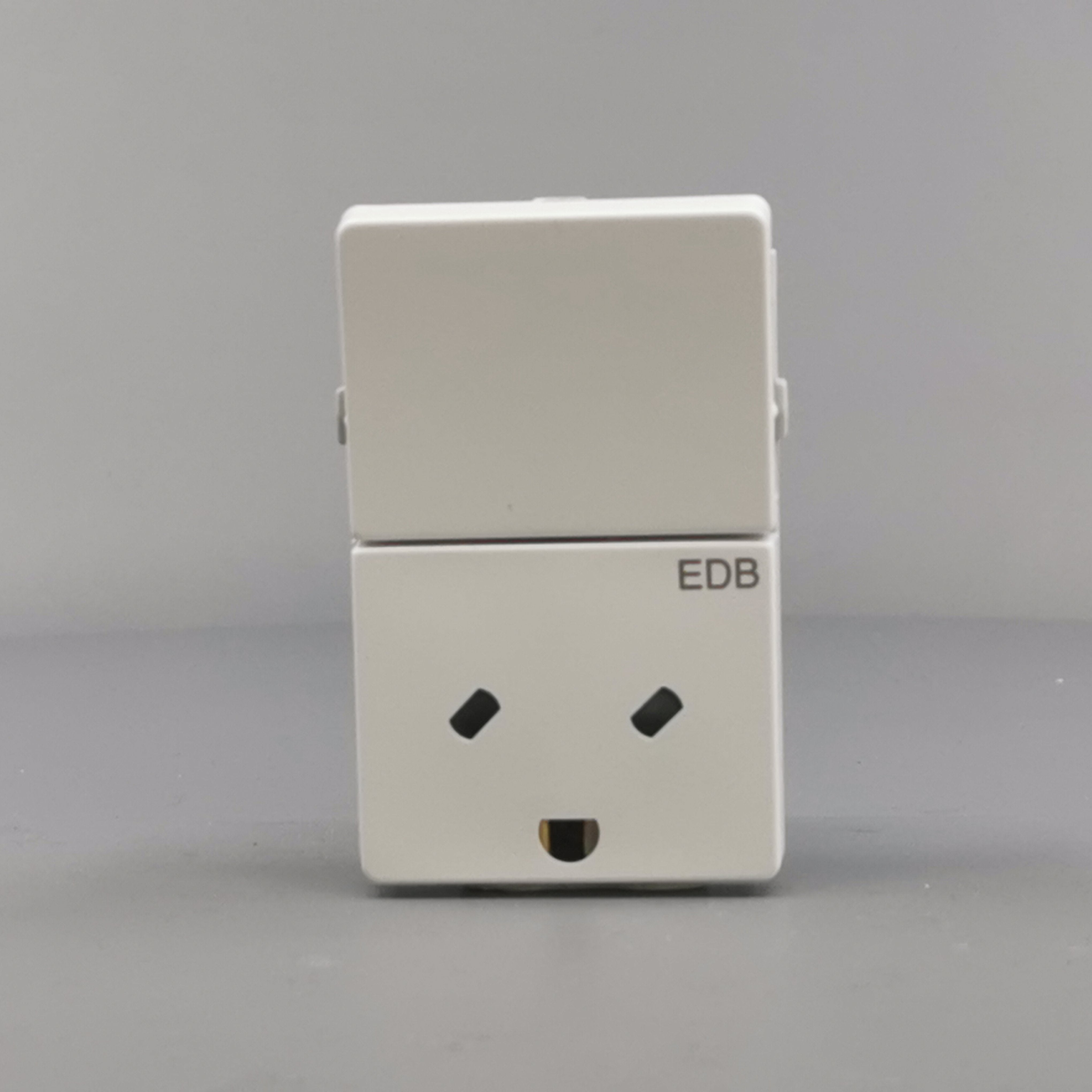 Fuga EDB stikkon. med jord og afbryder 2-pol - hvid