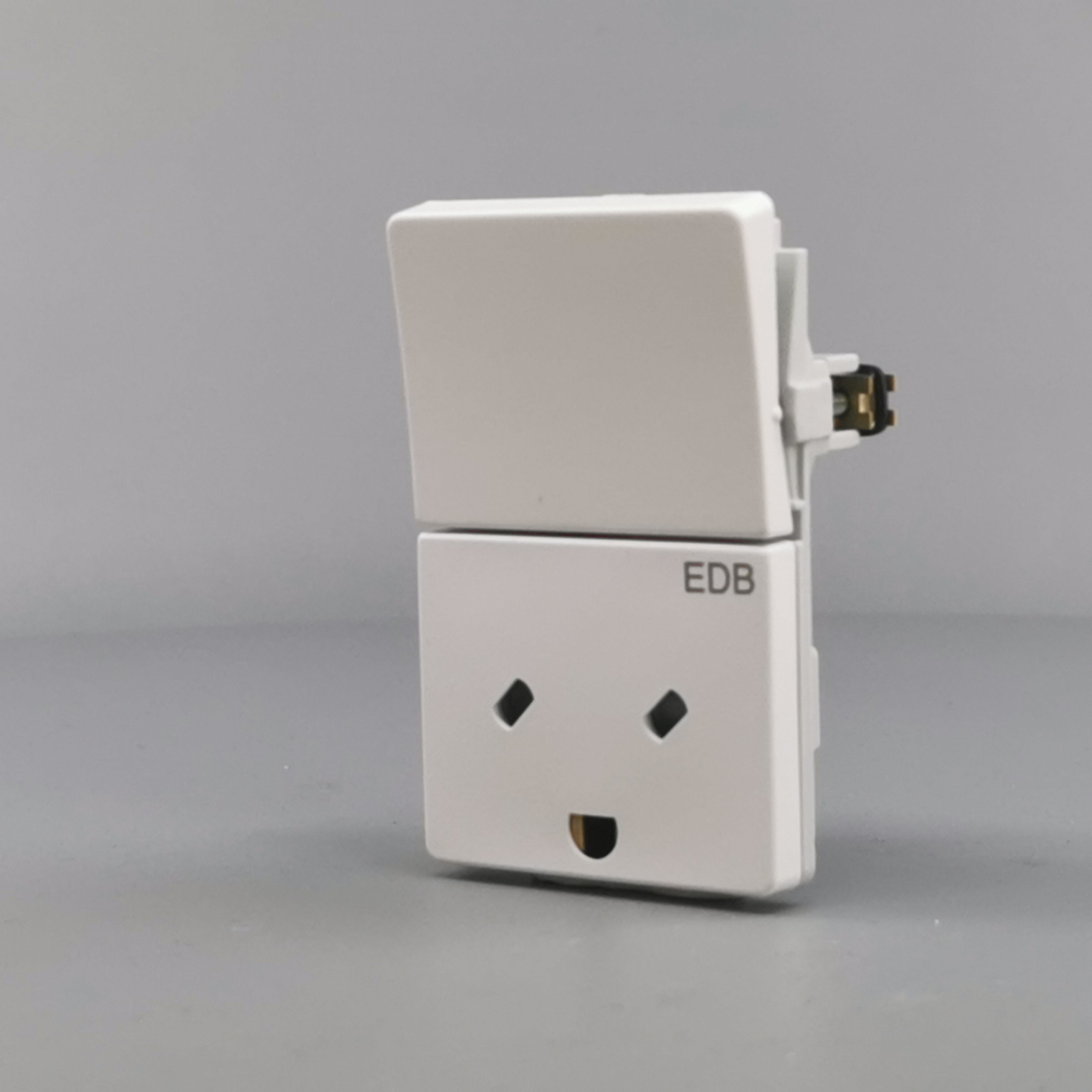 Fuga EDB stikkon. med jord og afbryder 2-pol - hvid