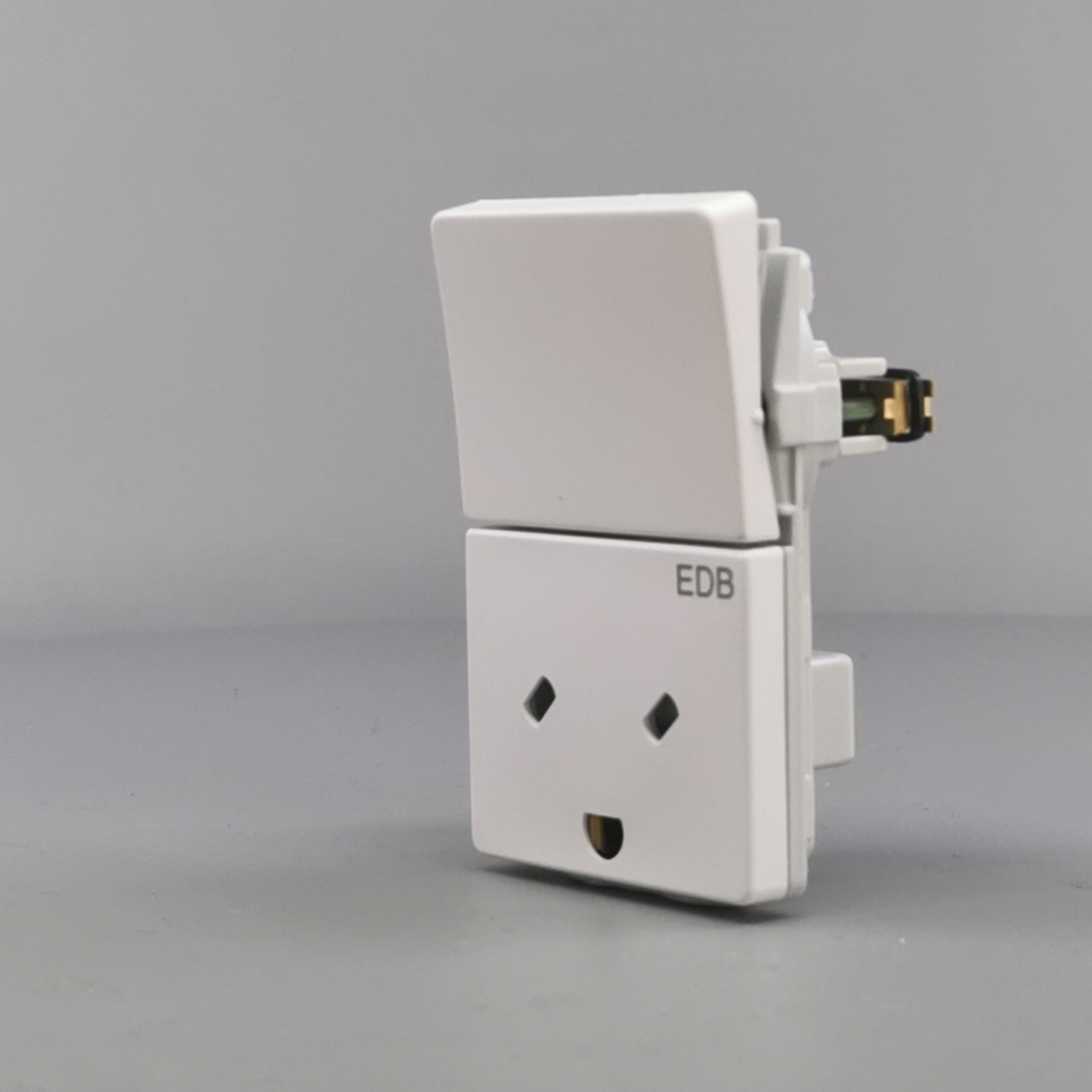 Fuga EDB stikkon. med jord og afbryder 2-pol - hvid