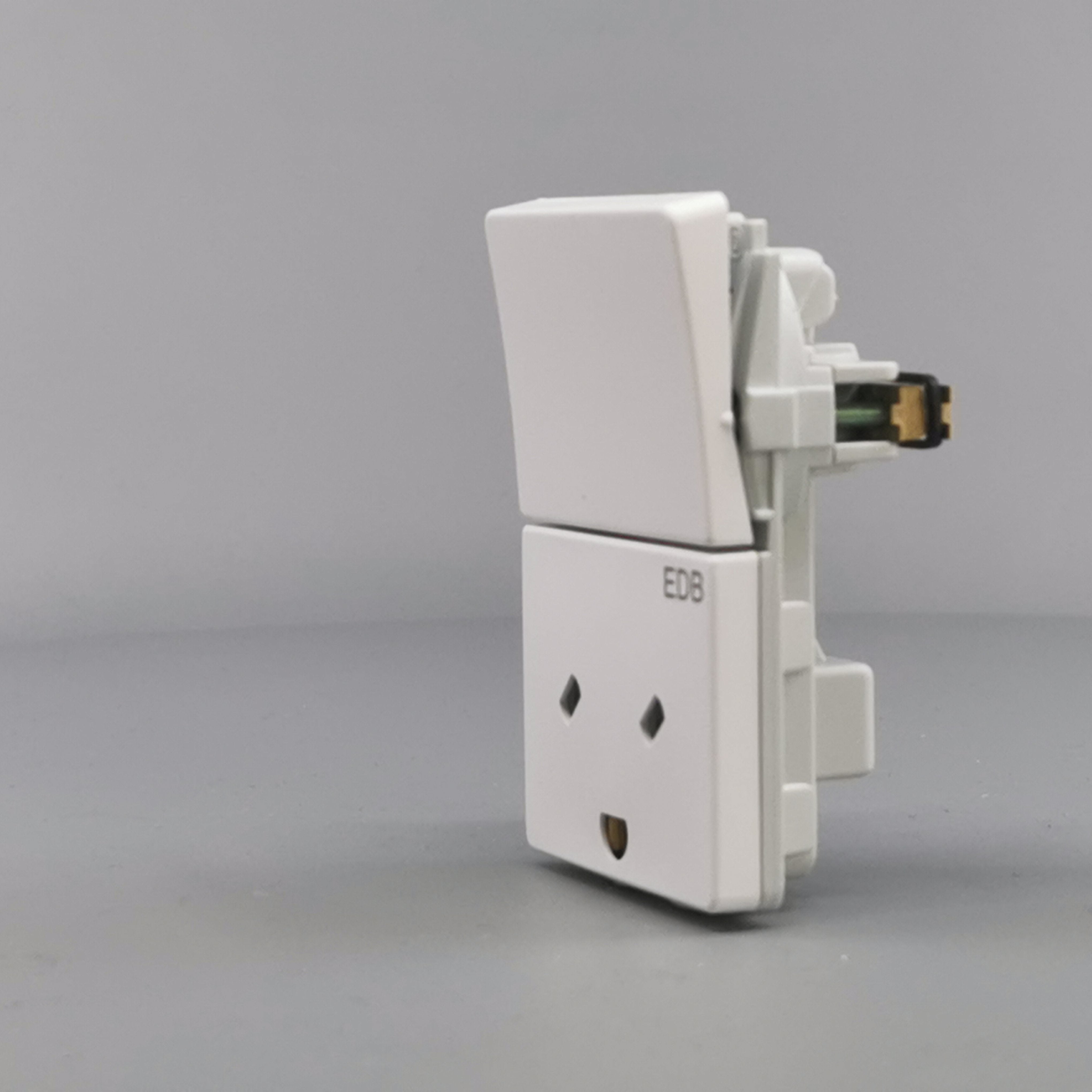 Fuga EDB stikkon. med jord og afbryder 2-pol - hvid